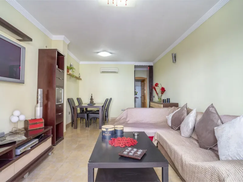 Exclusive duplex penthouse in one of the most sought-after areas of Fuengirola, just 150 meters from the beach, ideal both as a permanent residence and as an investment with high potential for holiday rental income.
