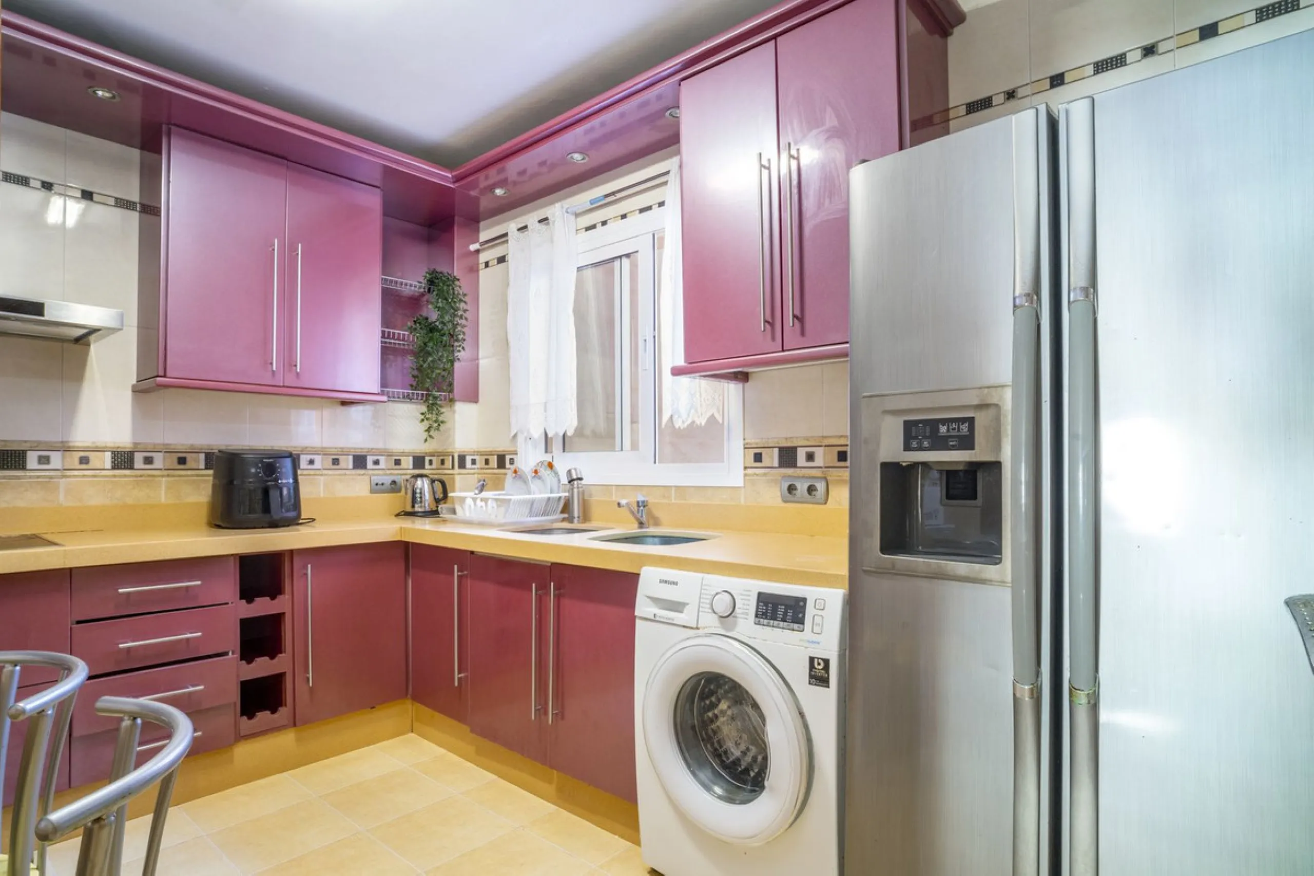 Exclusive duplex penthouse in one of the most sought-after areas of Fuengirola, just 150 meters from the beach, ideal both as a permanent residence and as an investment with high potential for holiday rental income.