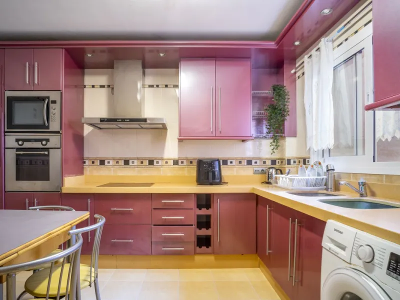 Exclusive duplex penthouse in one of the most sought-after areas of Fuengirola, just 150 meters from the beach, ideal both as a permanent residence and as an investment with high potential for holiday rental income.
