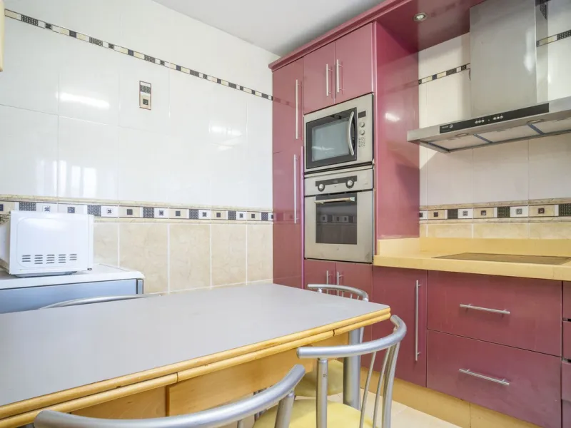 Exclusive duplex penthouse in one of the most sought-after areas of Fuengirola, just 150 meters from the beach, ideal both as a permanent residence and as an investment with high potential for holiday rental income.
