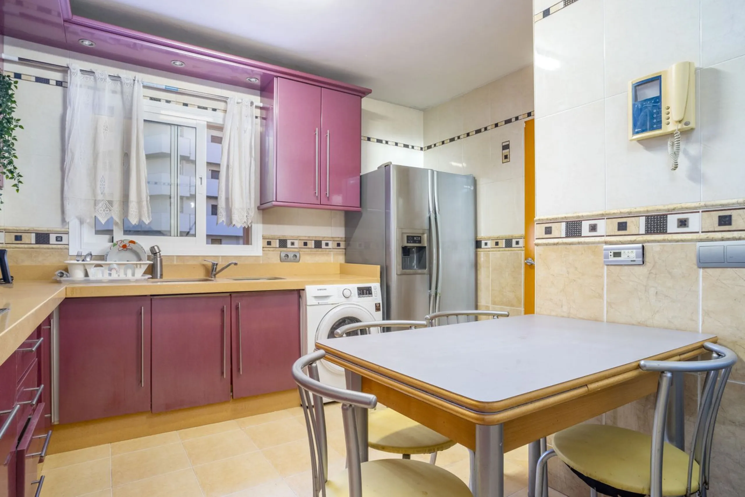 Exclusive duplex penthouse in one of the most sought-after areas of Fuengirola, just 150 meters from the beach, ideal both as a permanent residence and as an investment with high potential for holiday rental income.