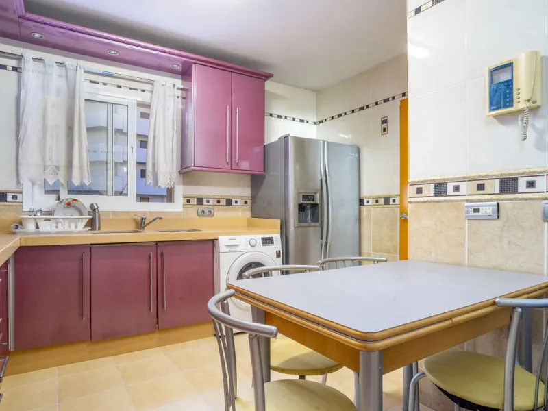 Exclusive duplex penthouse in one of the most sought-after areas of Fuengirola, just 150 meters from the beach, ideal both as a permanent residence and as an investment with high potential for holiday rental income.