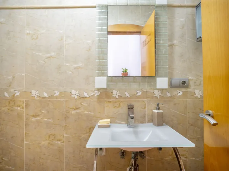 Exclusive duplex penthouse in one of the most sought-after areas of Fuengirola, just 150 meters from the beach, ideal both as a permanent residence and as an investment with high potential for holiday rental income.