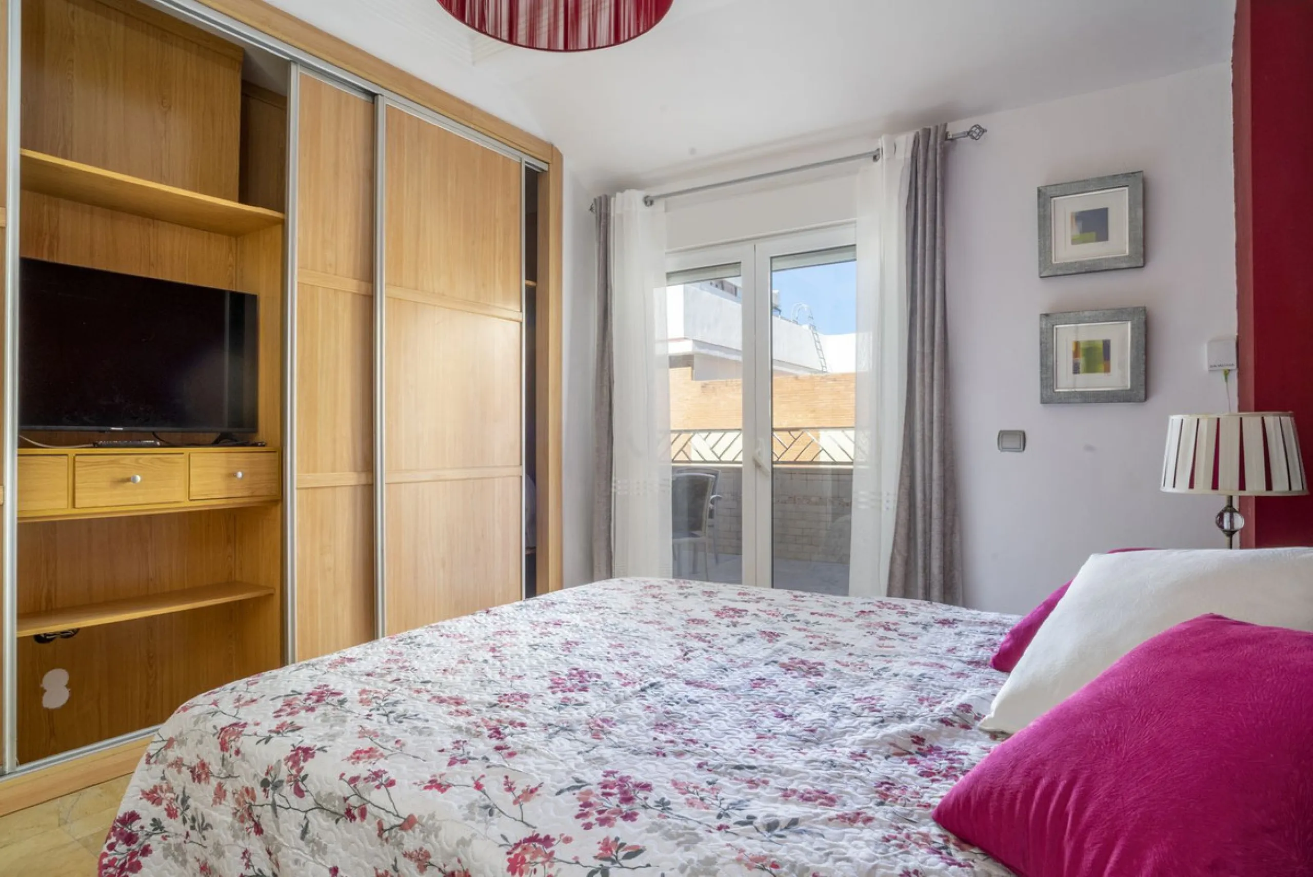 Exclusive duplex penthouse in one of the most sought-after areas of Fuengirola, just 150 meters from the beach, ideal both as a permanent residence and as an investment with high potential for holiday rental income.