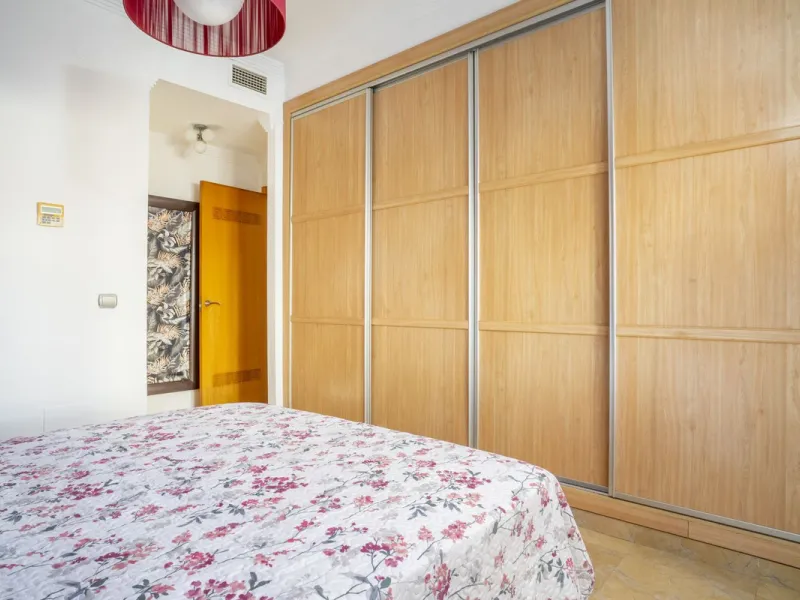 Exclusive duplex penthouse in one of the most sought-after areas of Fuengirola, just 150 meters from the beach, ideal both as a permanent residence and as an investment with high potential for holiday rental income.