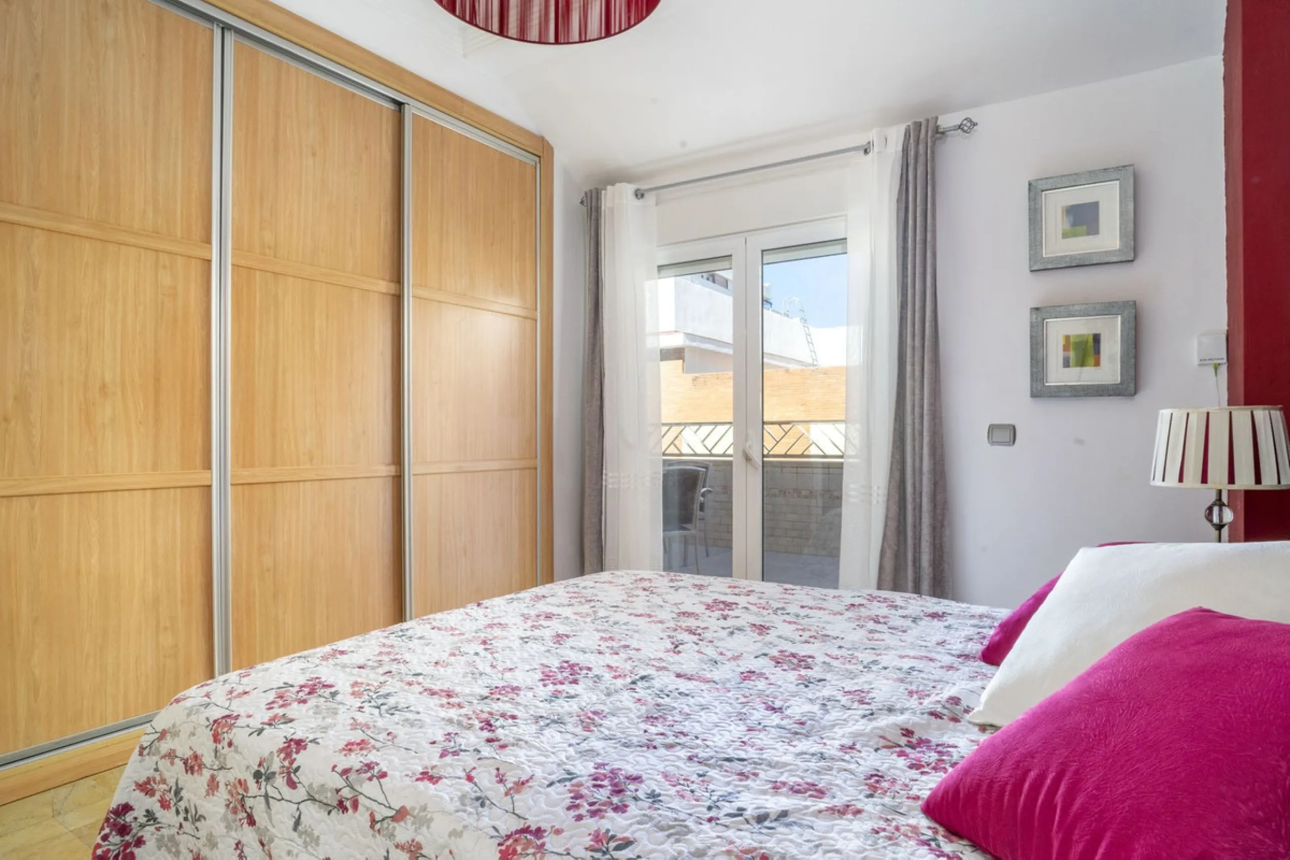 Exclusive duplex penthouse in one of the most sought-after areas of Fuengirola, just 150 meters from the beach, ideal both as a permanent residence and as an investment with high potential for holiday rental income.