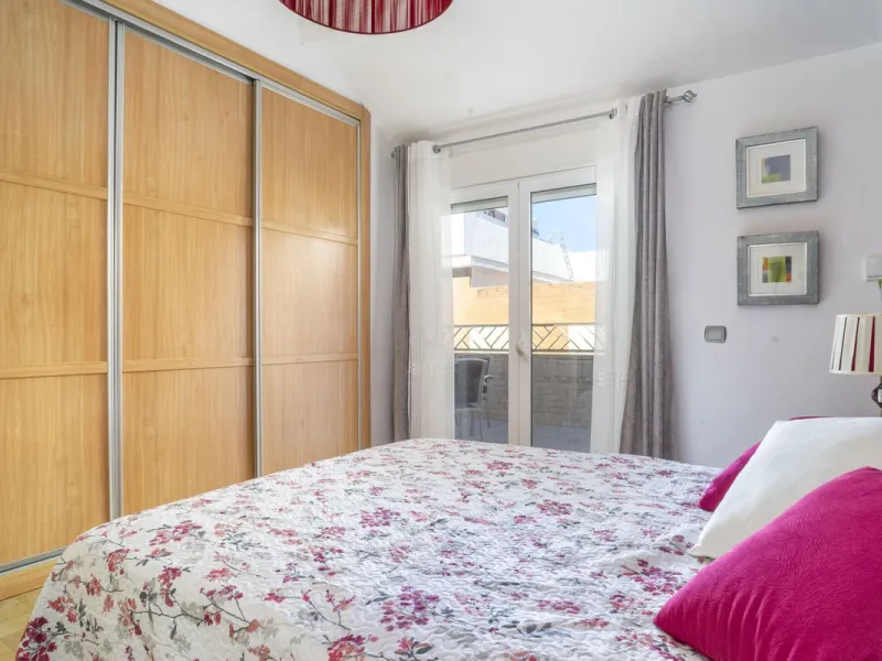 Exclusive duplex penthouse in one of the most sought-after areas of Fuengirola, just 150 meters from the beach, ideal both as a permanent residence and as an investment with high potential for holiday rental income.