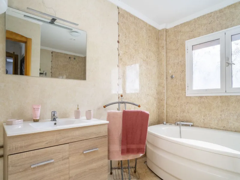 Exclusive duplex penthouse in one of the most sought-after areas of Fuengirola, just 150 meters from the beach, ideal both as a permanent residence and as an investment with high potential for holiday rental income.