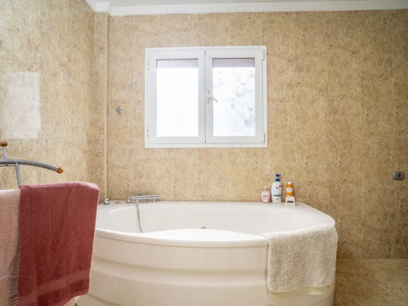 Exclusive duplex penthouse in one of the most sought-after areas of Fuengirola, just 150 meters from the beach, ideal both as a permanent residence and as an investment with high potential for holiday rental income.