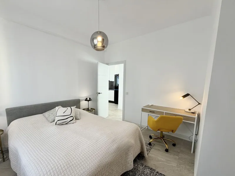 Welcome home to your own oasis on the third floor in Fuengirola! Here you'll find a bright and well-planned two-bedroom apartment (no lift), with access to a spacious shared rooftop terrace. The location is hard to beat, with just 600 meters from the beac