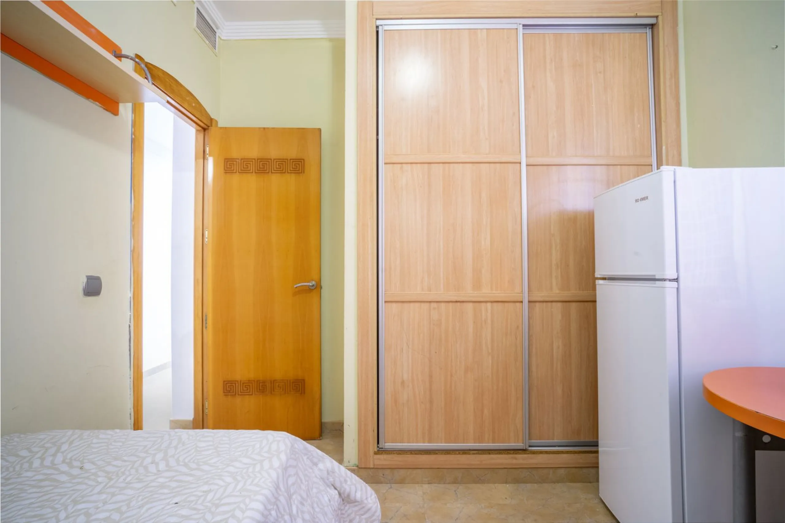 Exclusive duplex penthouse in one of the most sought-after areas of Fuengirola, just 150 meters from the beach, ideal both as a permanent residence and as an investment with high potential for holiday rental income.