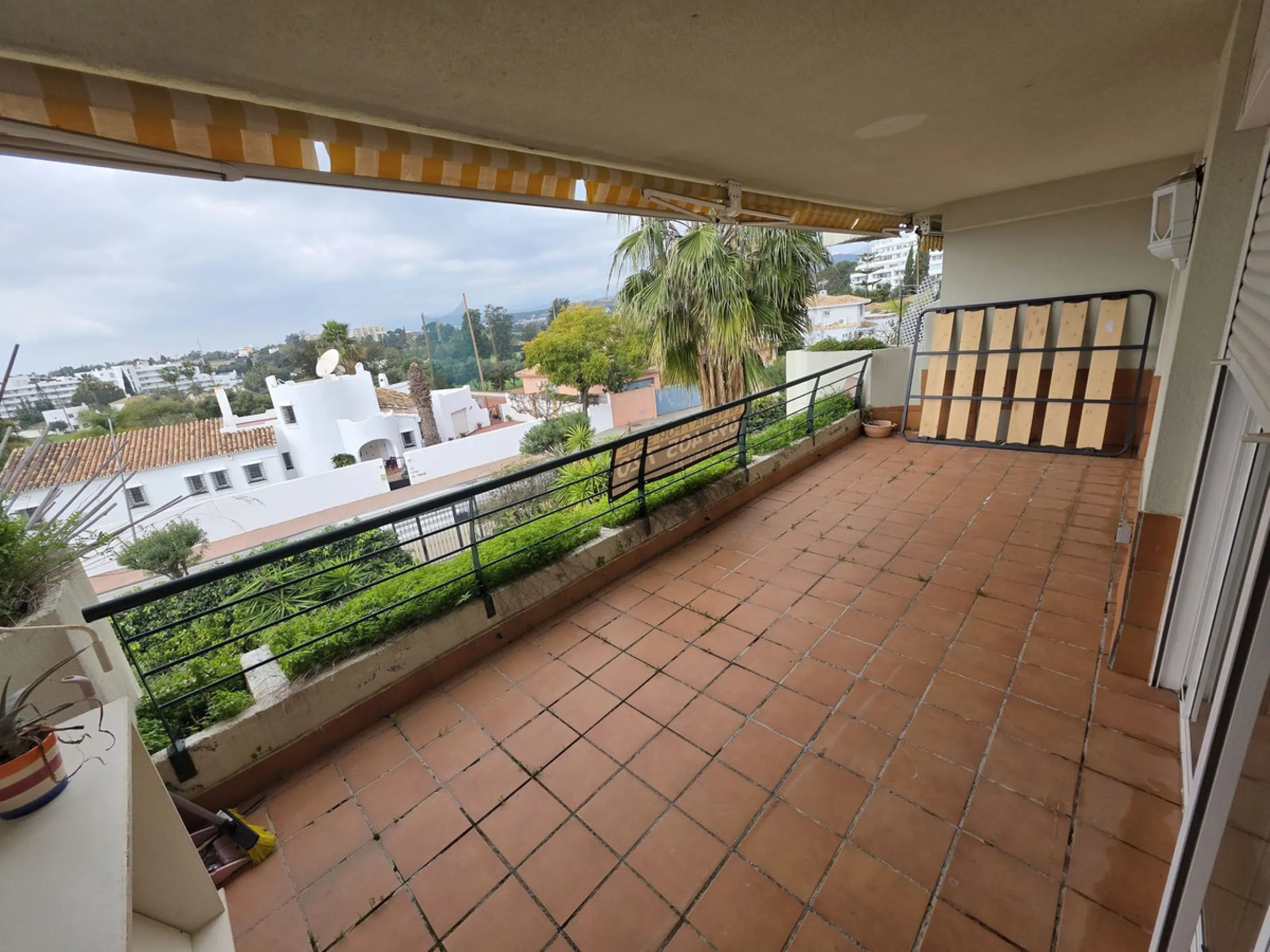 3rd FLOOR - WEST FACING. Apartment located in the exclusive area of Guadalmina Alta, within the prestigious Campos de Guadalmina residential complex, surrounded by nature and golf courses, synonymous with tranquillity, security and quality of life.