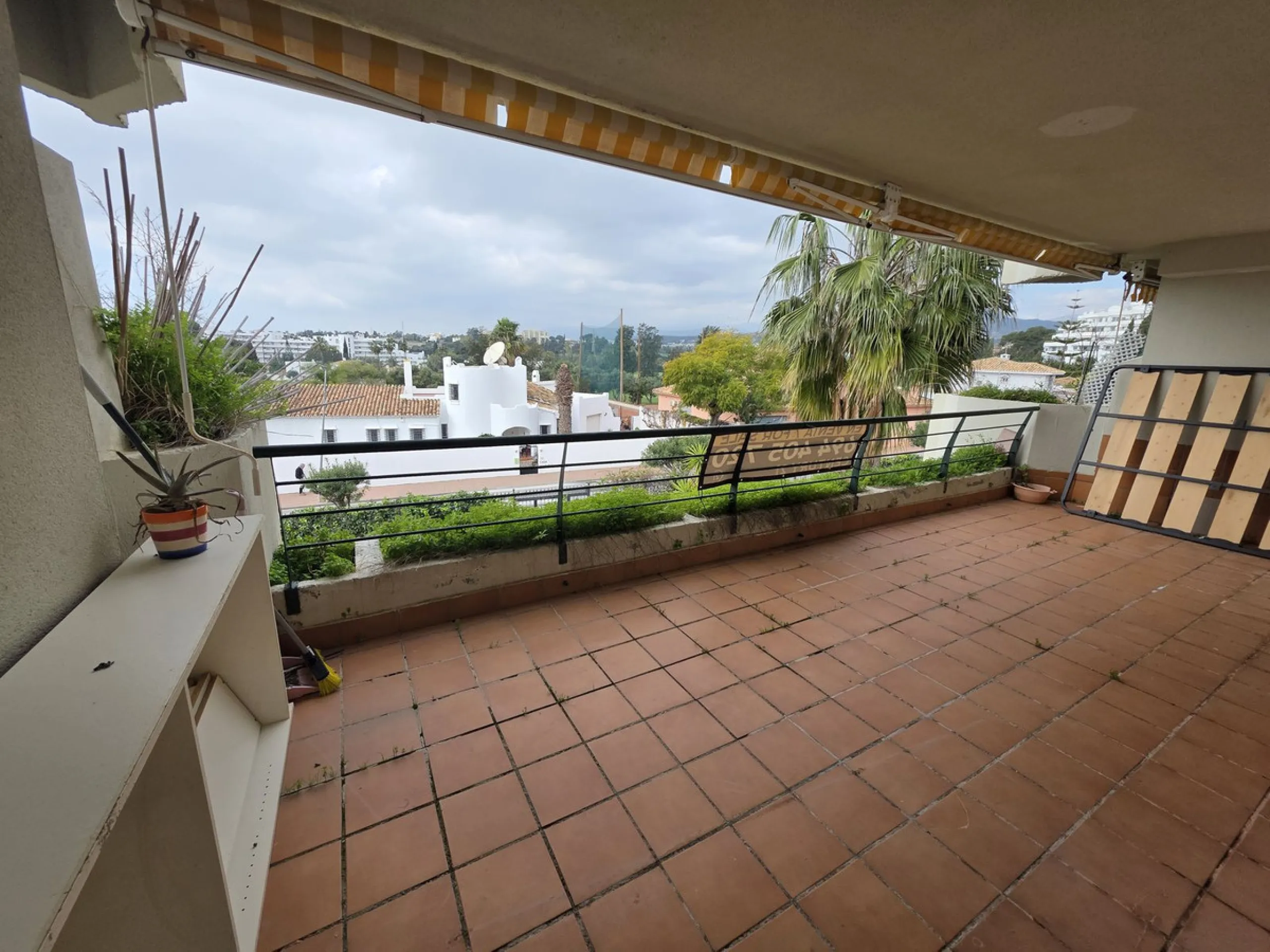 3rd FLOOR - WEST FACING. Apartment located in the exclusive area of Guadalmina Alta, within the prestigious Campos de Guadalmina residential complex, surrounded by nature and golf courses, synonymous with tranquillity, security and quality of life.