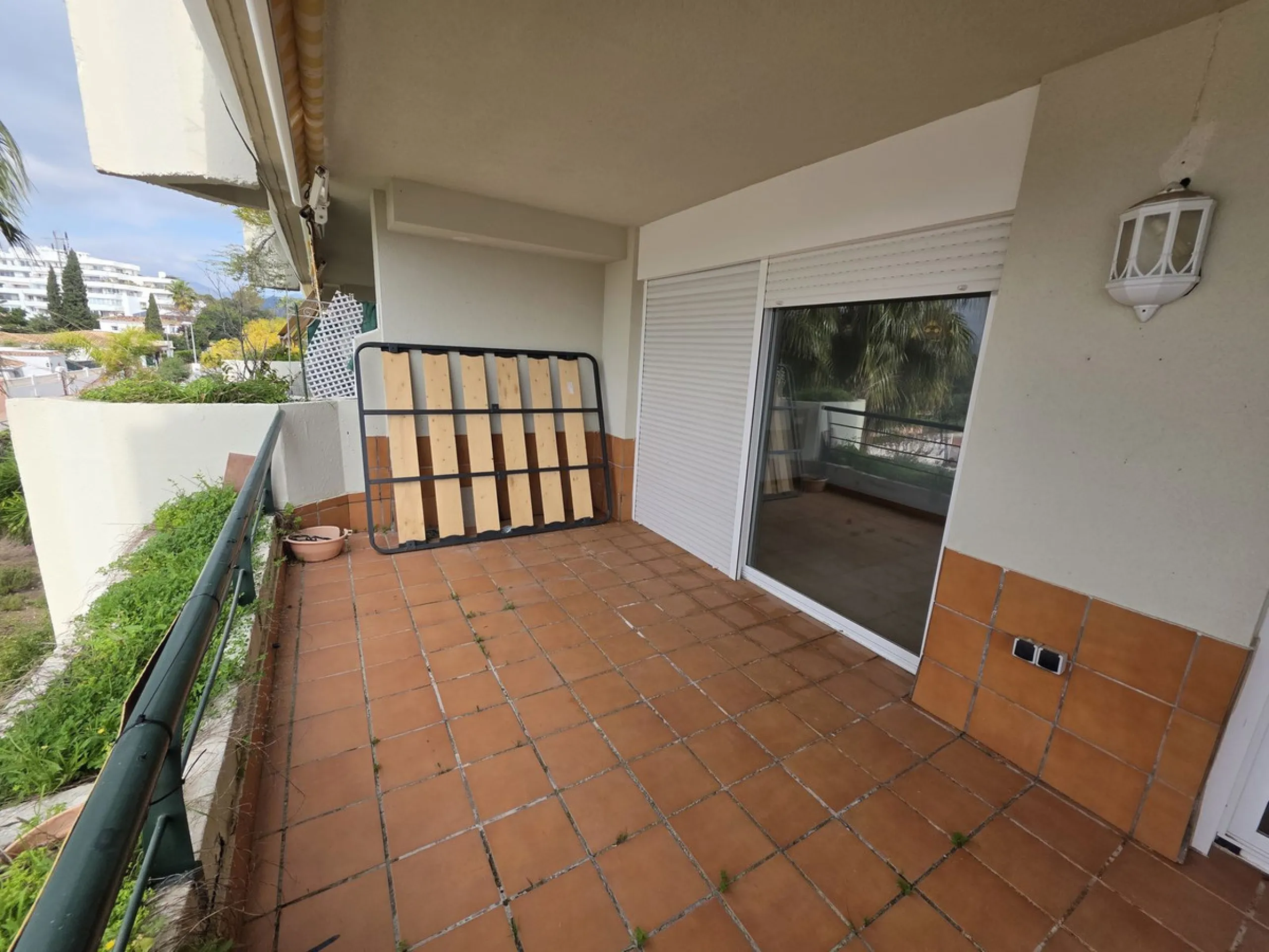 3rd FLOOR - WEST FACING. Apartment located in the exclusive area of Guadalmina Alta, within the prestigious Campos de Guadalmina residential complex, surrounded by nature and golf courses, synonymous with tranquillity, security and quality of life.