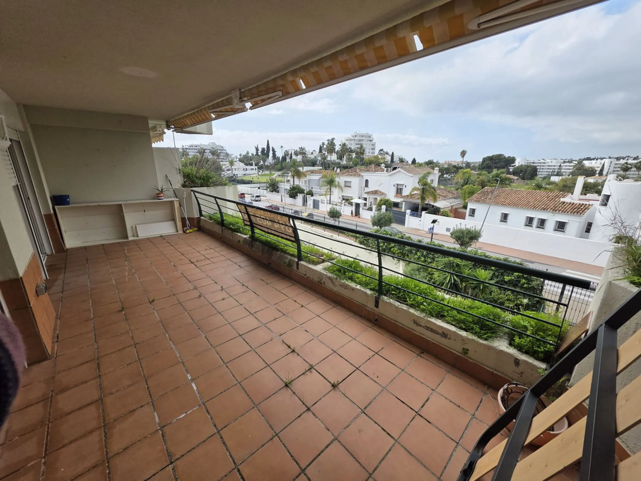 3rd FLOOR - WEST FACING. Apartment located in the exclusive area of Guadalmina Alta, within the prestigious Campos de Guadalmina residential complex, surrounded by nature and golf courses, synonymous with tranquillity, security and quality of life.