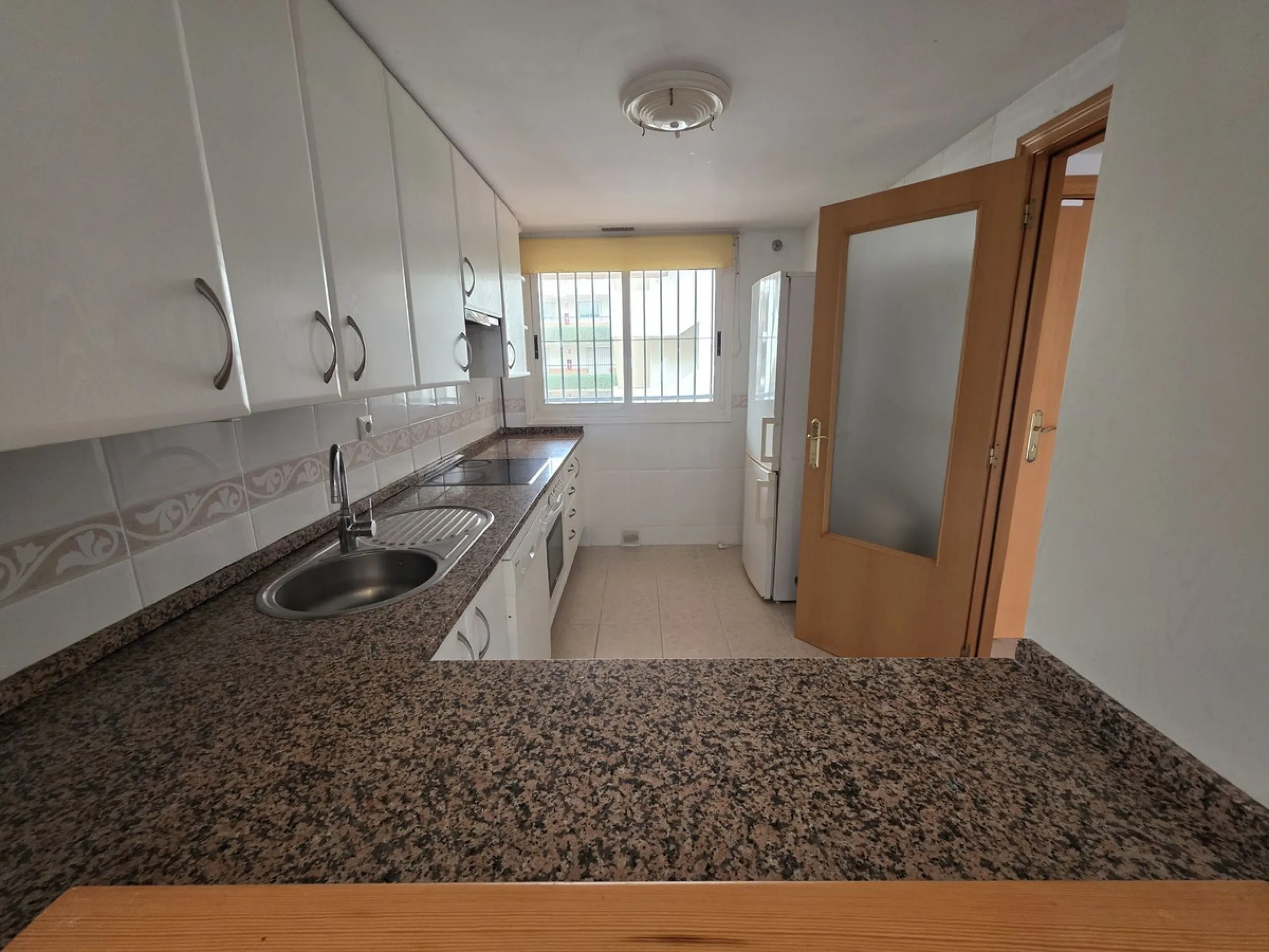 3rd FLOOR - WEST FACING. Apartment located in the exclusive area of Guadalmina Alta, within the prestigious Campos de Guadalmina residential complex, surrounded by nature and golf courses, synonymous with tranquillity, security and quality of life.
