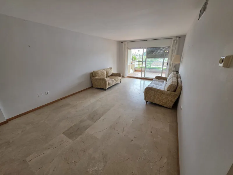 3rd FLOOR - WEST FACING. Apartment located in the exclusive area of Guadalmina Alta, within the prestigious Campos de Guadalmina residential complex, surrounded by nature and golf courses, synonymous with tranquillity, security and quality of life.
