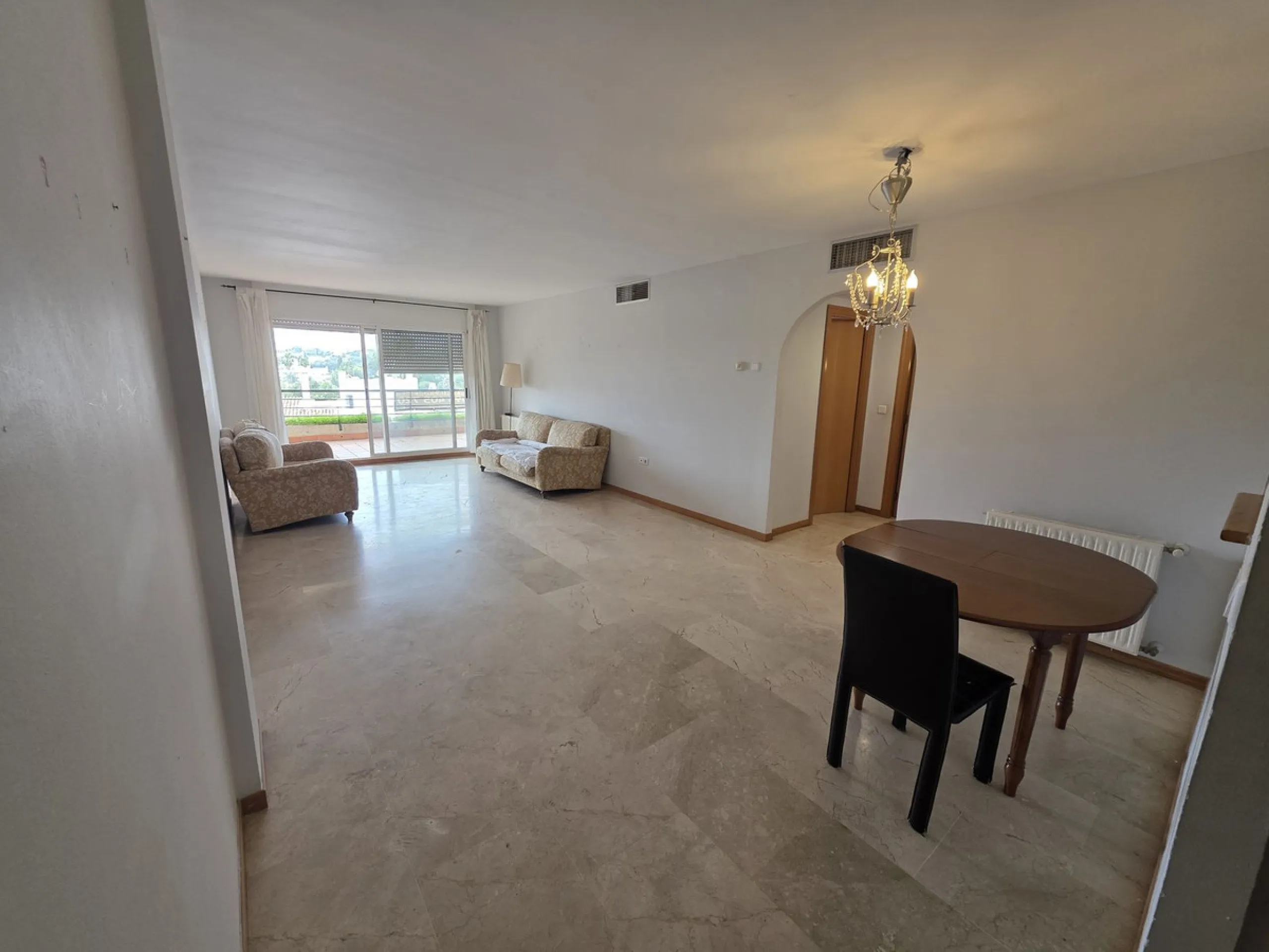 3rd FLOOR - WEST FACING. Apartment located in the exclusive area of Guadalmina Alta, within the prestigious Campos de Guadalmina residential complex, surrounded by nature and golf courses, synonymous with tranquillity, security and quality of life.