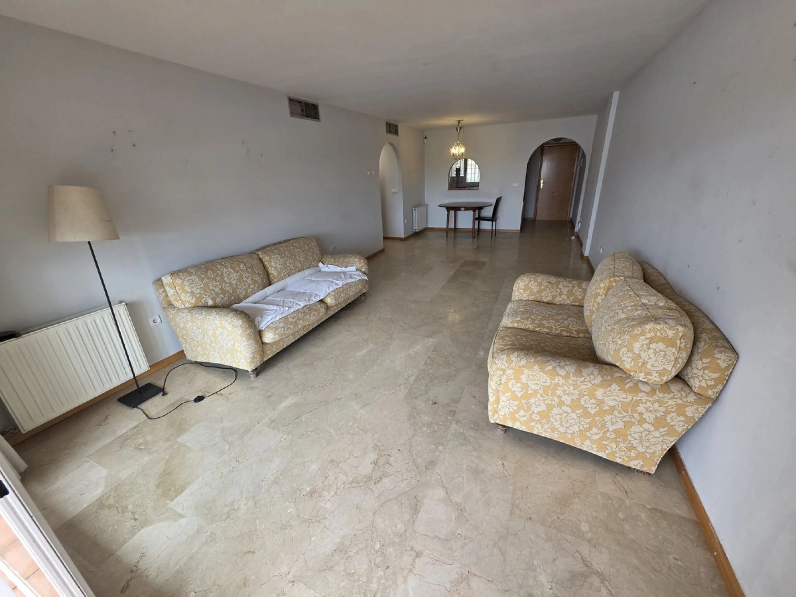 3rd FLOOR - WEST FACING. Apartment located in the exclusive area of Guadalmina Alta, within the prestigious Campos de Guadalmina residential complex, surrounded by nature and golf courses, synonymous with tranquillity, security and quality of life.