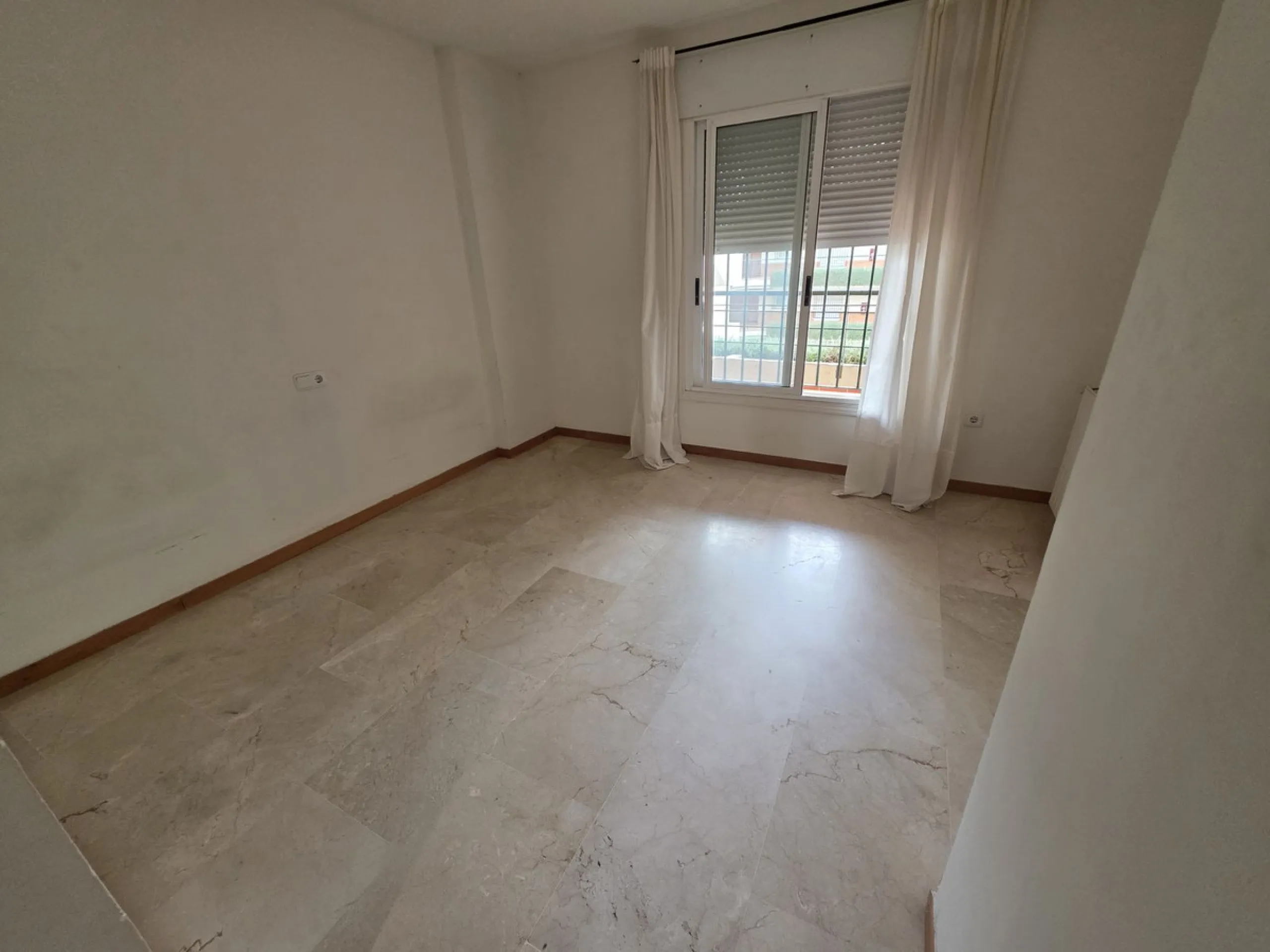 3rd FLOOR - WEST FACING. Apartment located in the exclusive area of Guadalmina Alta, within the prestigious Campos de Guadalmina residential complex, surrounded by nature and golf courses, synonymous with tranquillity, security and quality of life.