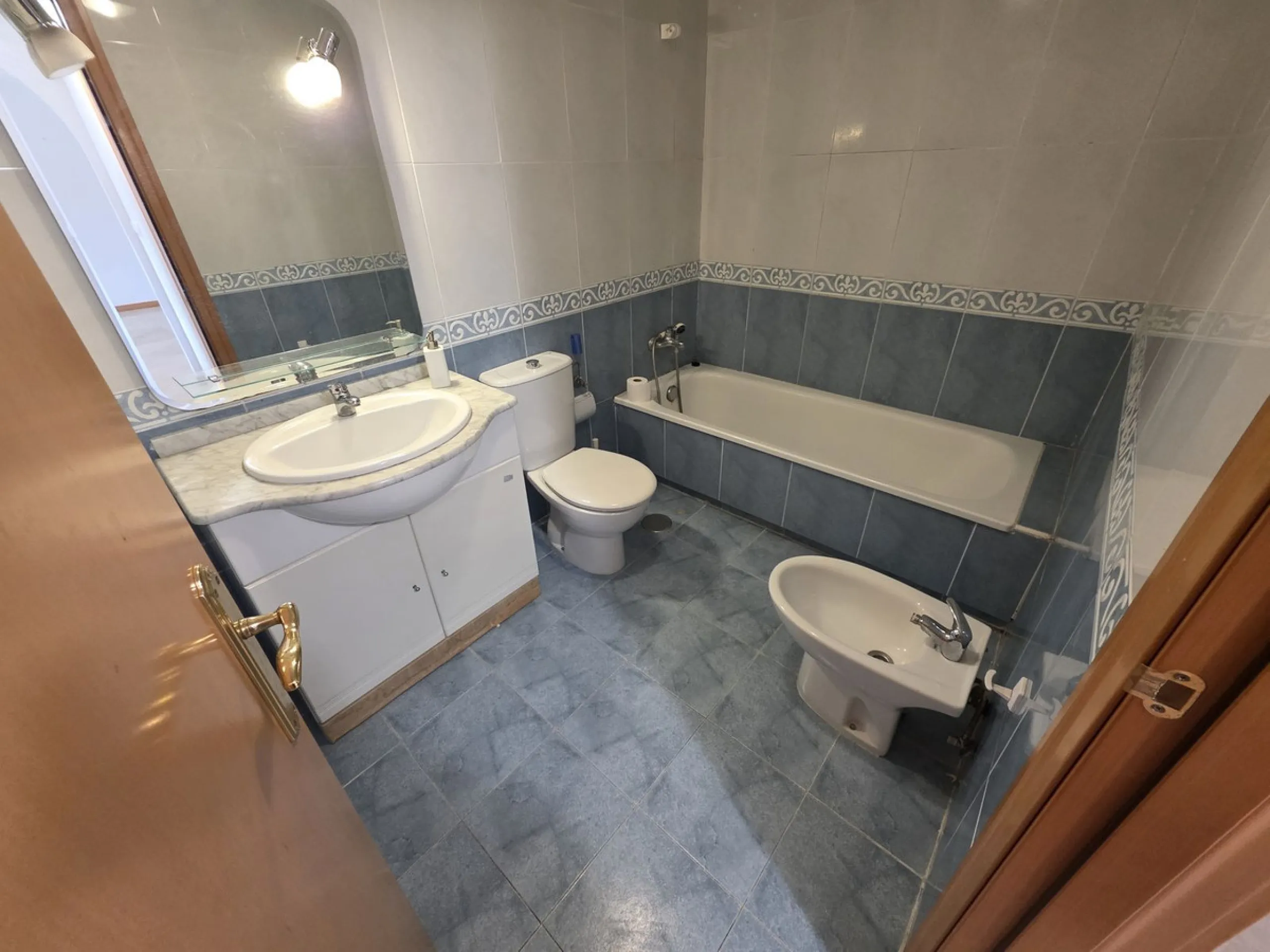 3rd FLOOR - WEST FACING. Apartment located in the exclusive area of Guadalmina Alta, within the prestigious Campos de Guadalmina residential complex, surrounded by nature and golf courses, synonymous with tranquillity, security and quality of life.
