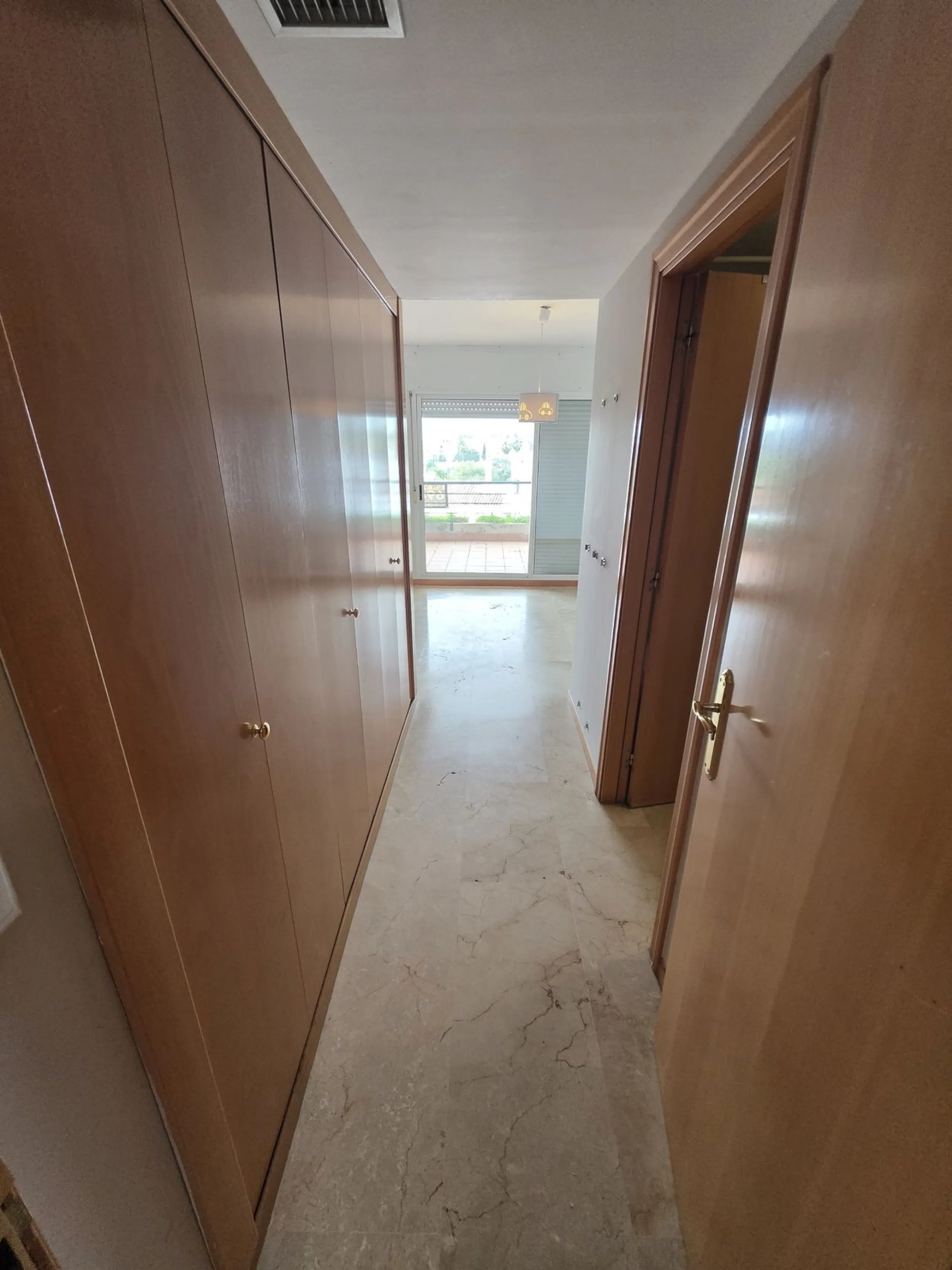 3rd FLOOR - WEST FACING. Apartment located in the exclusive area of Guadalmina Alta, within the prestigious Campos de Guadalmina residential complex, surrounded by nature and golf courses, synonymous with tranquillity, security and quality of life.