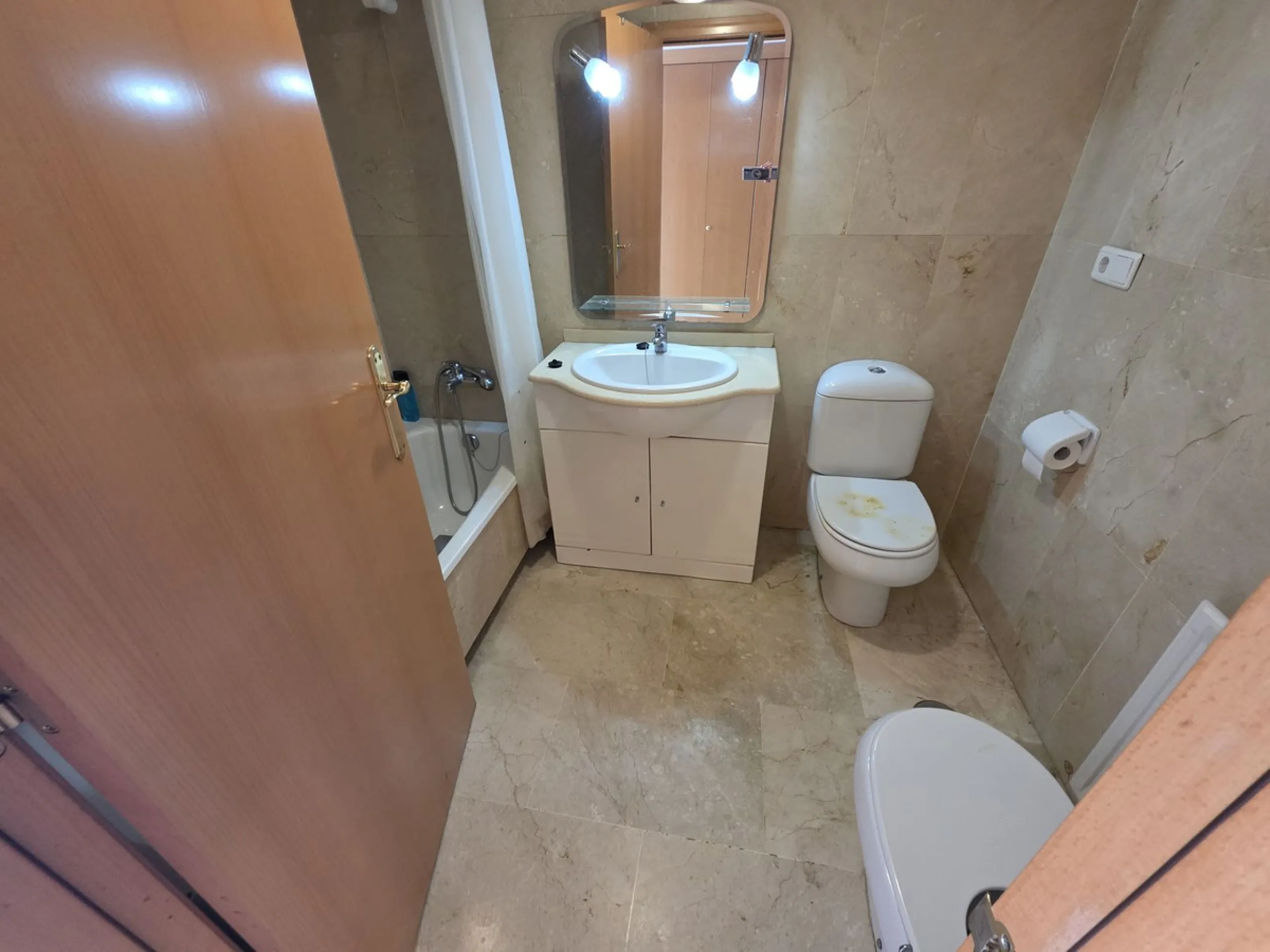 3rd FLOOR - WEST FACING. Apartment located in the exclusive area of Guadalmina Alta, within the prestigious Campos de Guadalmina residential complex, surrounded by nature and golf courses, synonymous with tranquillity, security and quality of life.