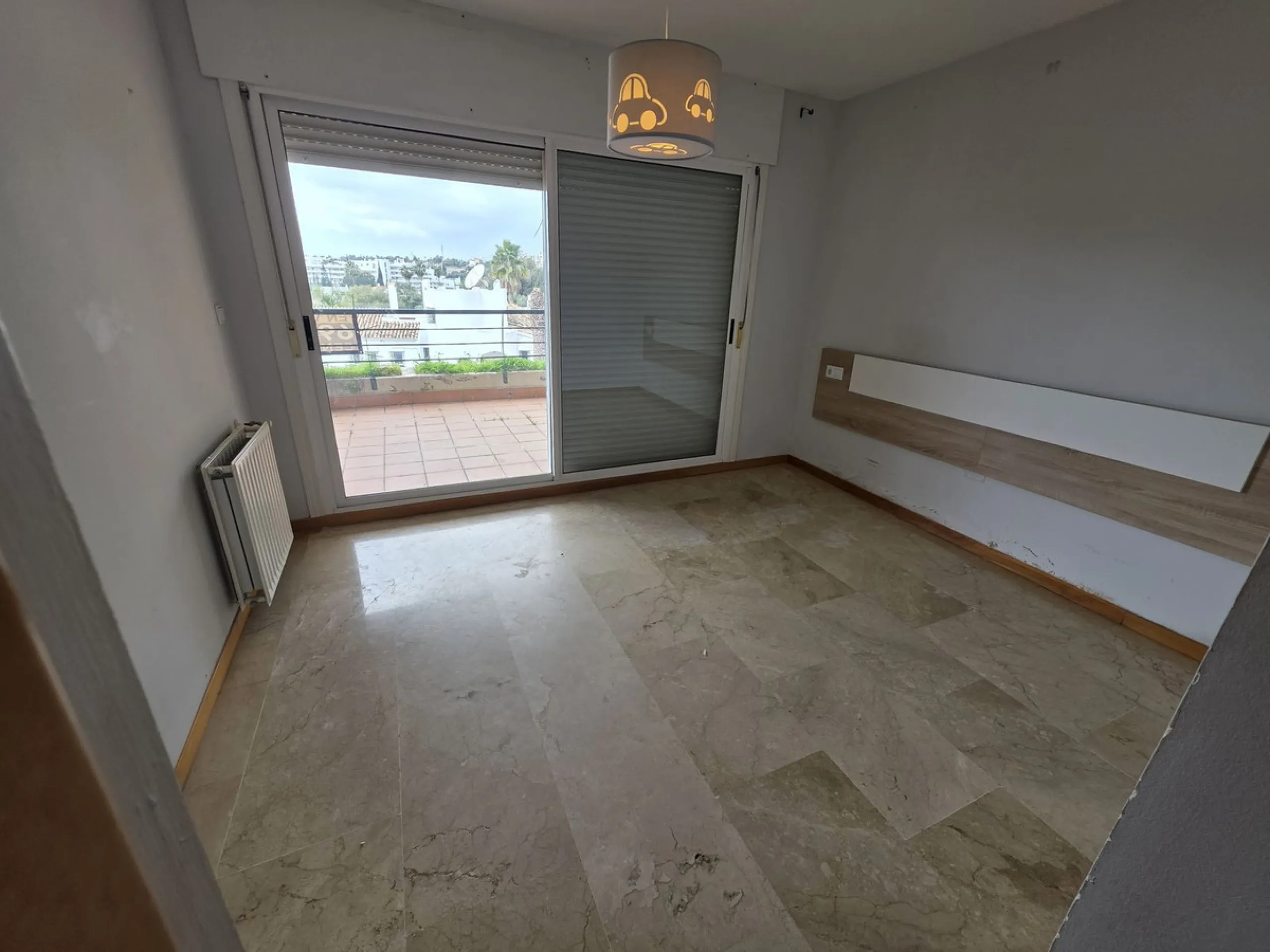 3rd FLOOR - WEST FACING. Apartment located in the exclusive area of Guadalmina Alta, within the prestigious Campos de Guadalmina residential complex, surrounded by nature and golf courses, synonymous with tranquillity, security and quality of life.