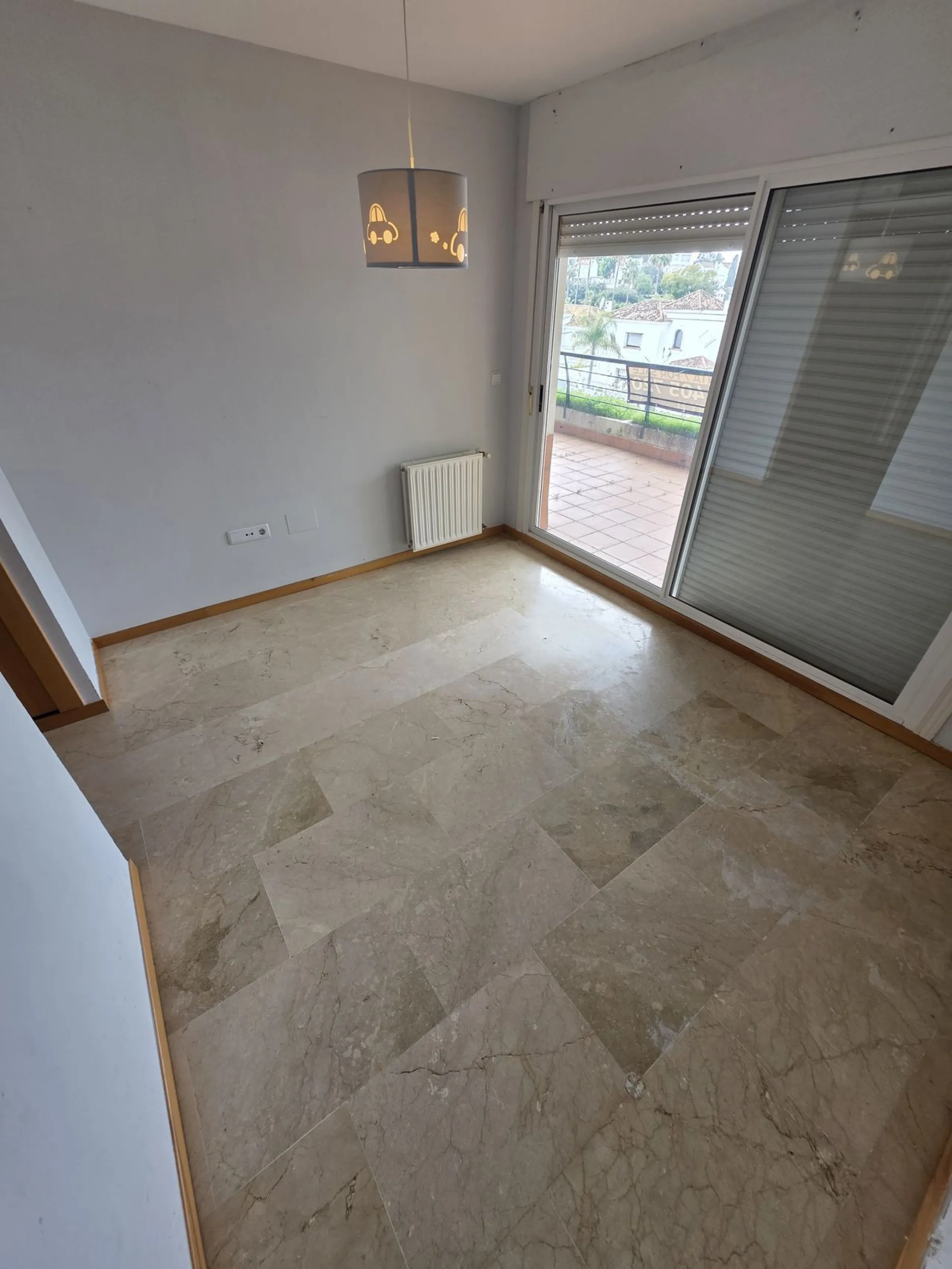 3rd FLOOR - WEST FACING. Apartment located in the exclusive area of Guadalmina Alta, within the prestigious Campos de Guadalmina residential complex, surrounded by nature and golf courses, synonymous with tranquillity, security and quality of life.