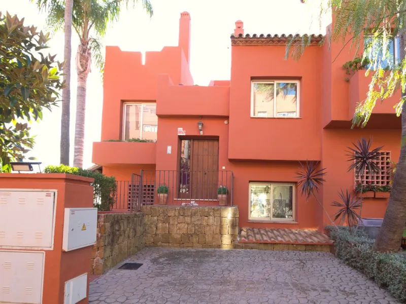 Exceptional Corner Townhouse with Panoramic Sea Views.
