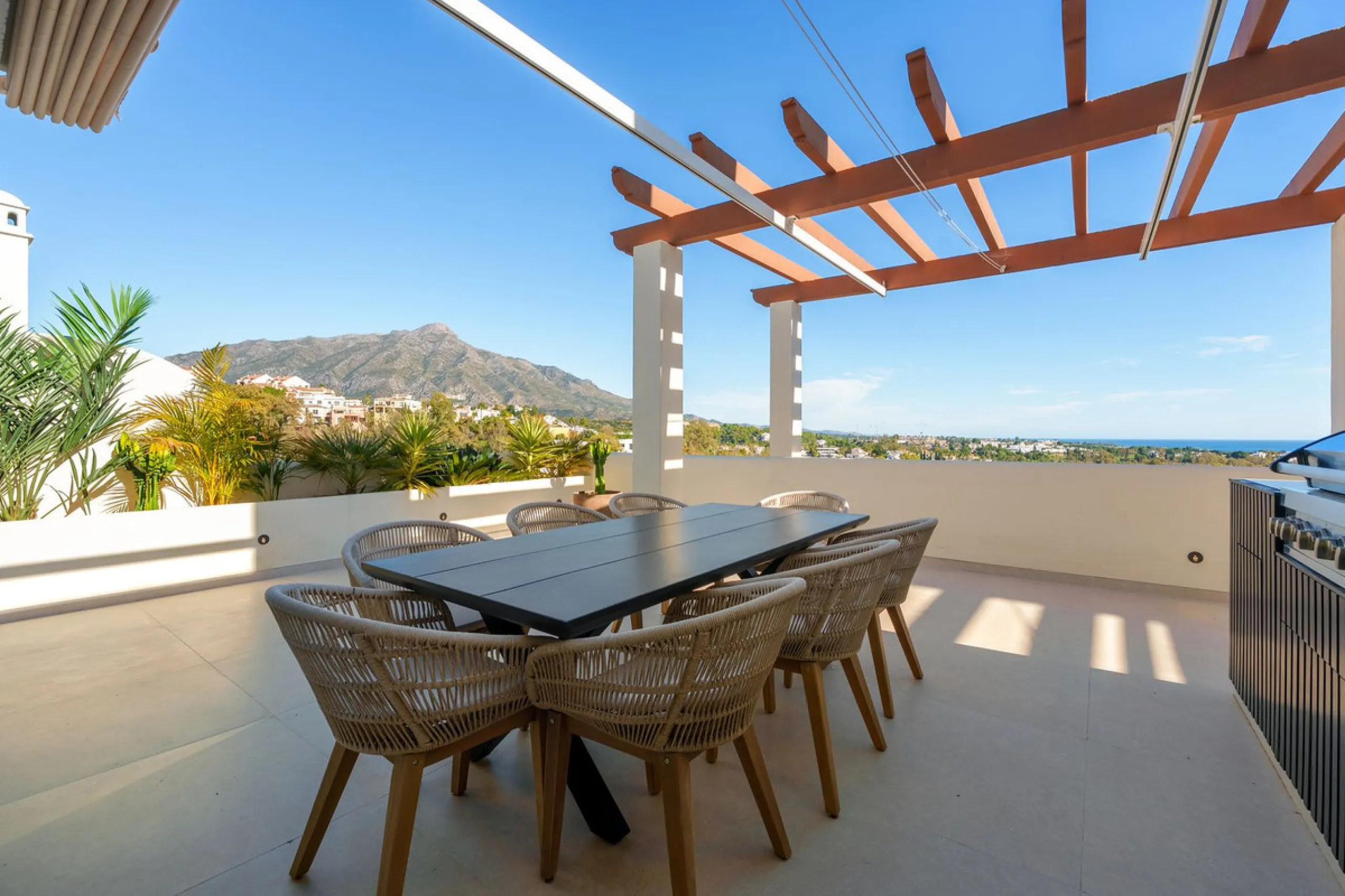 Apartment - Penthouse Duplex в продаже в Marbella, Málaga. В доме 3 спален и 4 ванных комнат. Площадь дома 183 м²