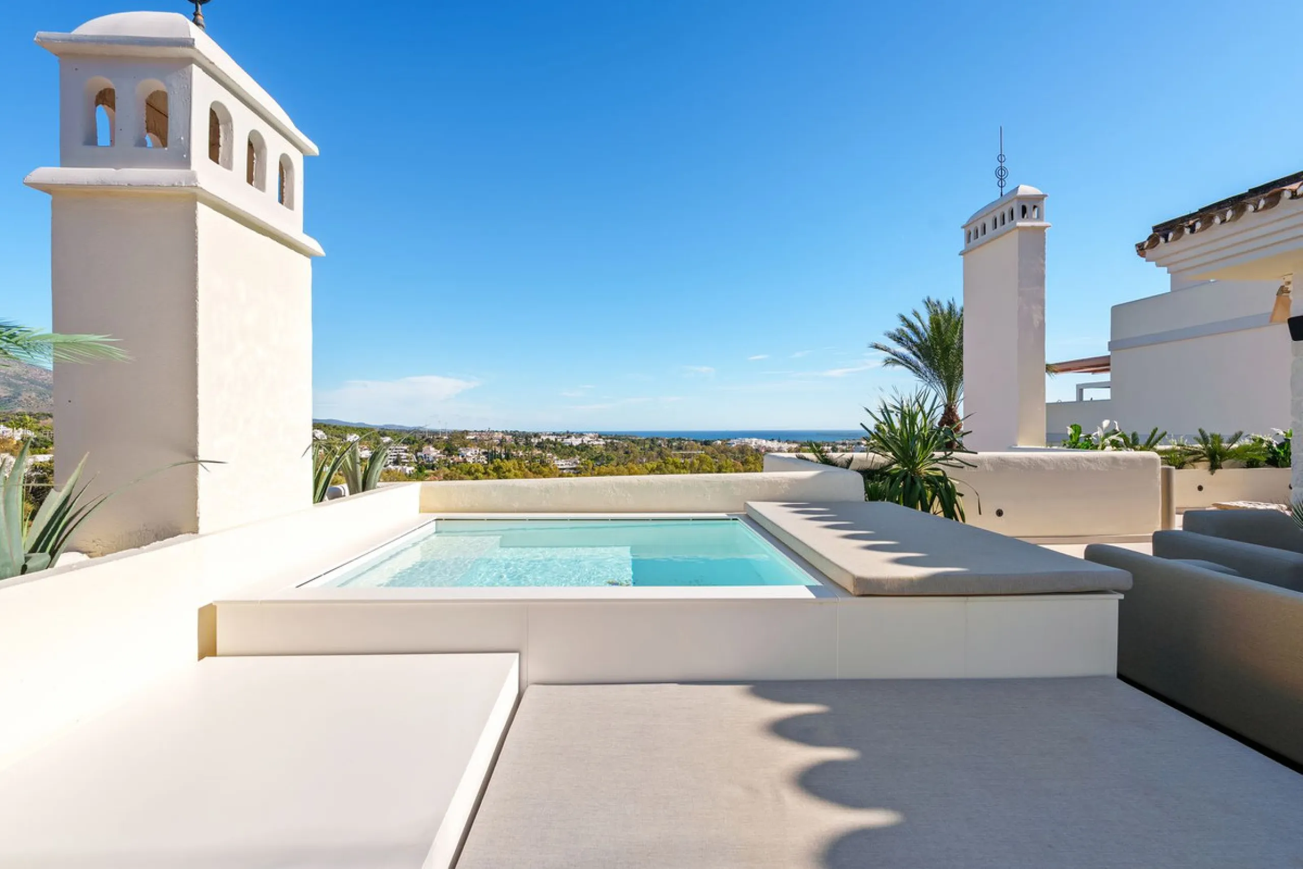Apartment - Penthouse Duplex в продаже в Marbella, Málaga. В доме 3 спален и 4 ванных комнат. Площадь дома 183 м²