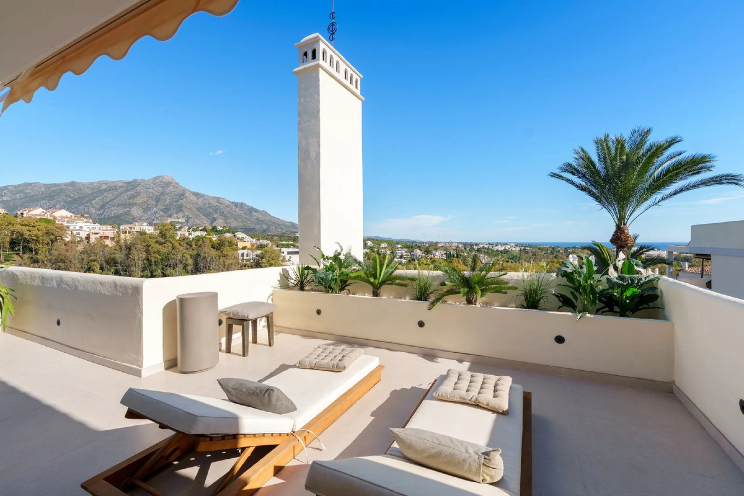 Apartment - Penthouse Duplex в продаже в Marbella, Málaga. В доме 3 спален и 4 ванных комнат. Площадь дома 183 м²