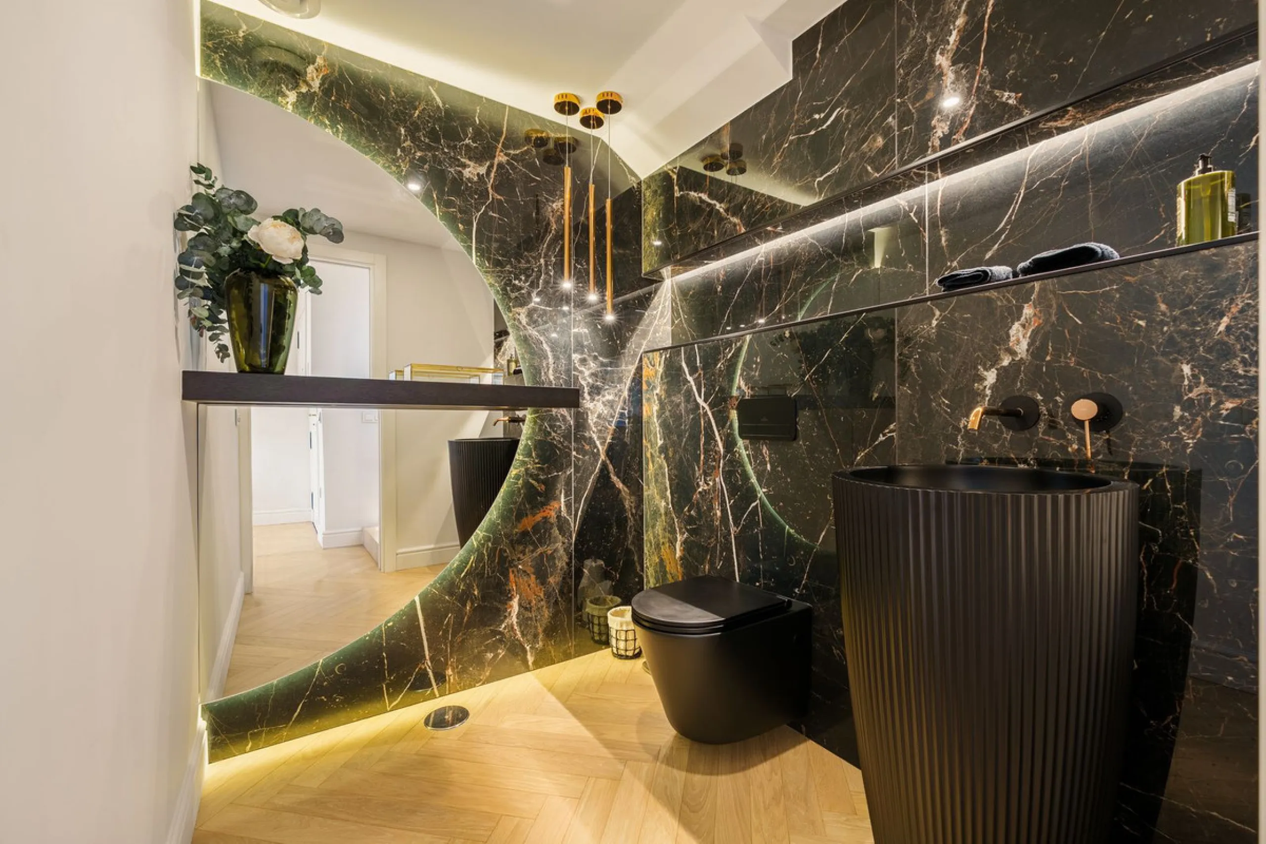 Apartment - Penthouse Duplex в продаже в Marbella, Málaga. В доме 3 спален и 4 ванных комнат. Площадь дома 183 м²