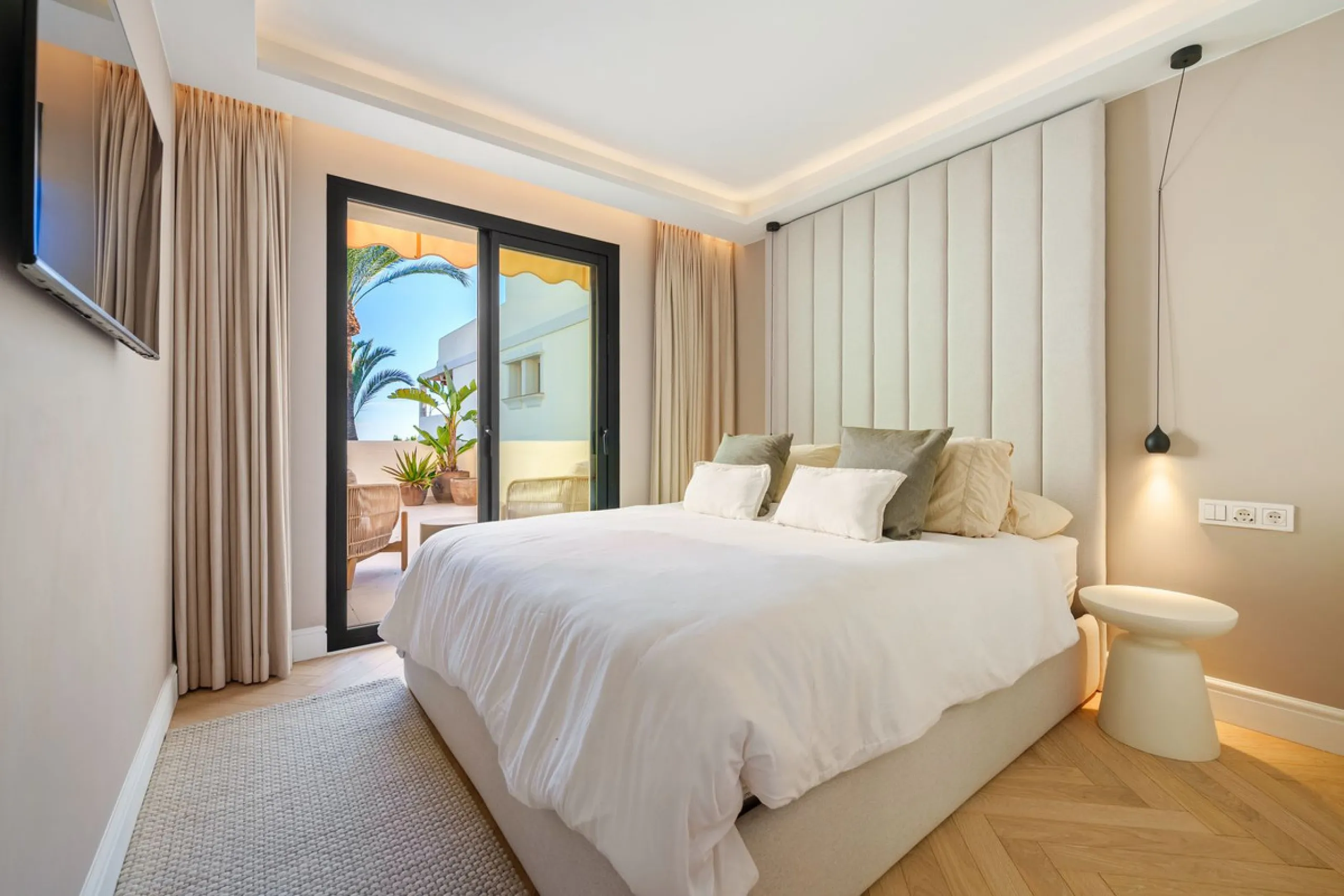 Apartment - Penthouse Duplex в продаже в Marbella, Málaga. В доме 3 спален и 4 ванных комнат. Площадь дома 183 м²