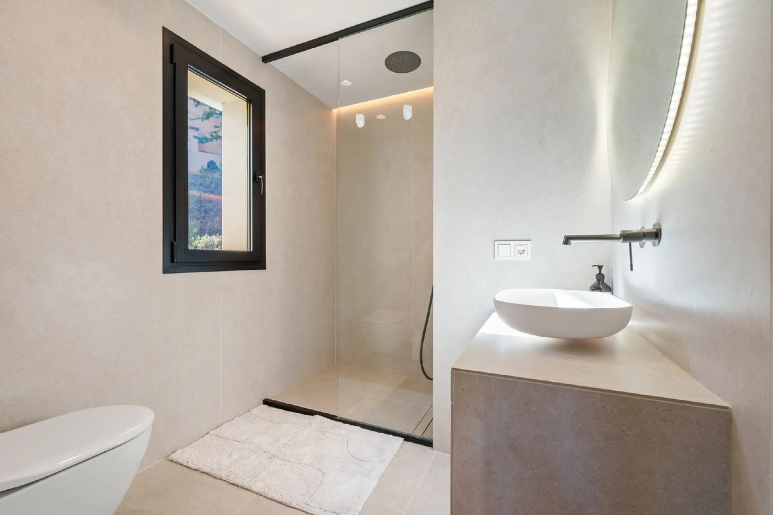 Apartment - Penthouse Duplex в продаже в Marbella, Málaga. В доме 3 спален и 4 ванных комнат. Площадь дома 183 м²