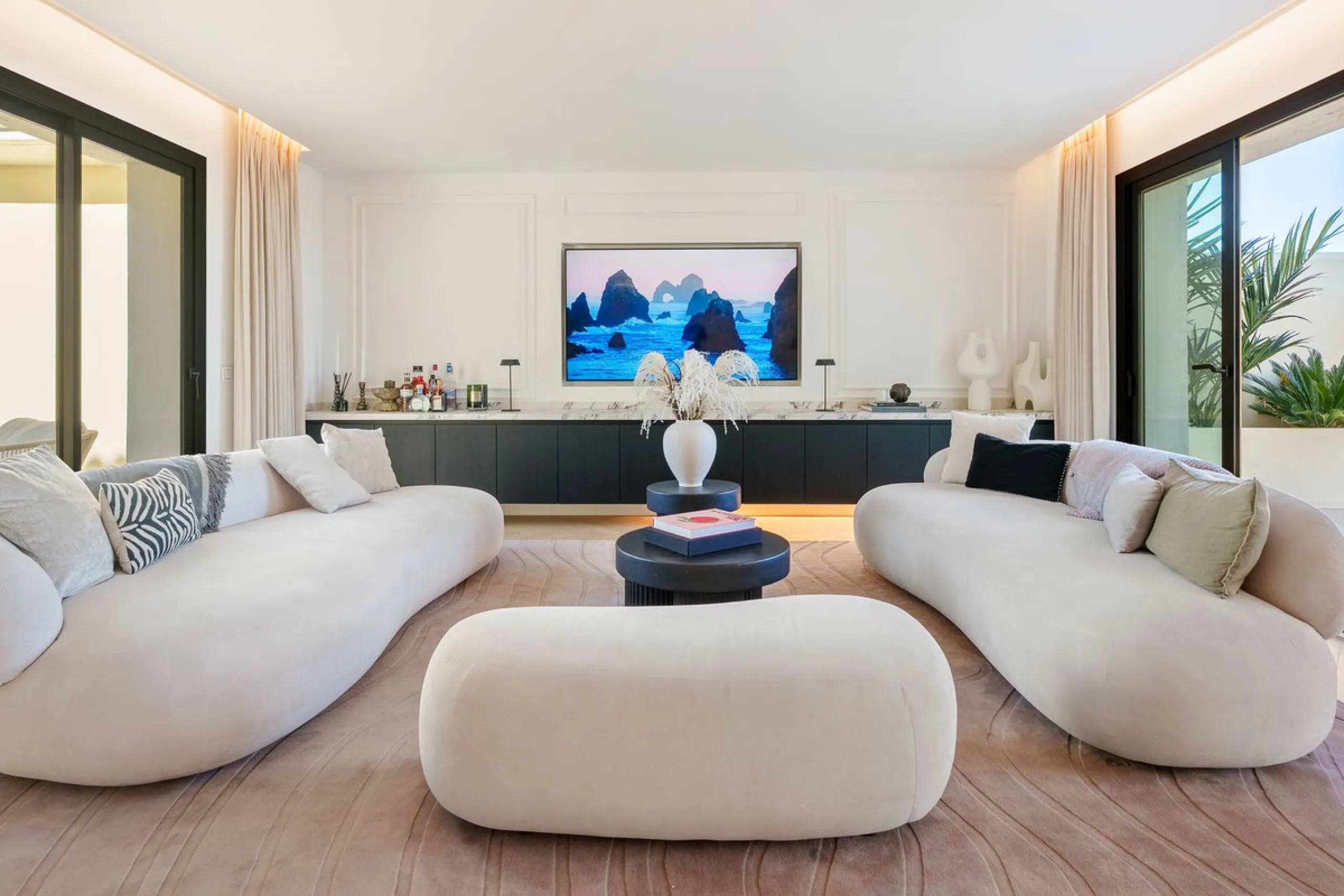 Apartment - Penthouse Duplex в продаже в Marbella, Málaga. В доме 3 спален и 4 ванных комнат. Площадь дома 183 м²