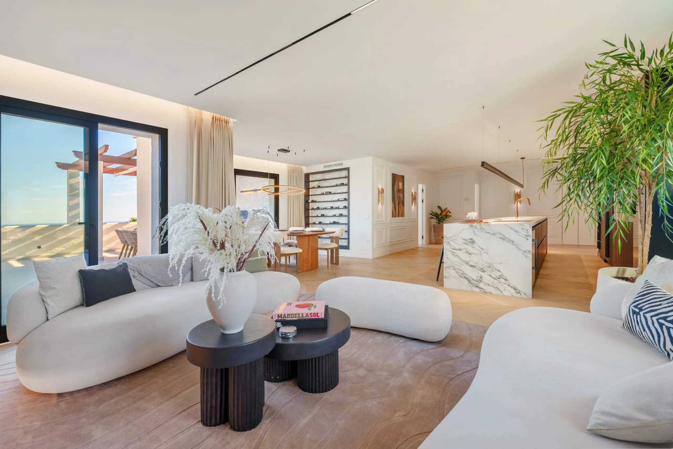 Apartment - Penthouse Duplex в продаже в Marbella, Málaga. В доме 3 спален и 4 ванных комнат. Площадь дома 183 м²