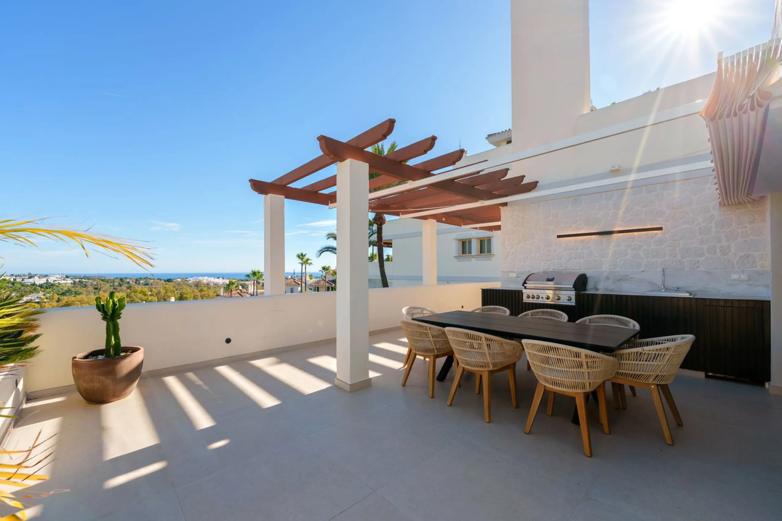 Apartment - Penthouse Duplex в продаже в Marbella, Málaga. В доме 3 спален и 4 ванных комнат. Площадь дома 183 м²