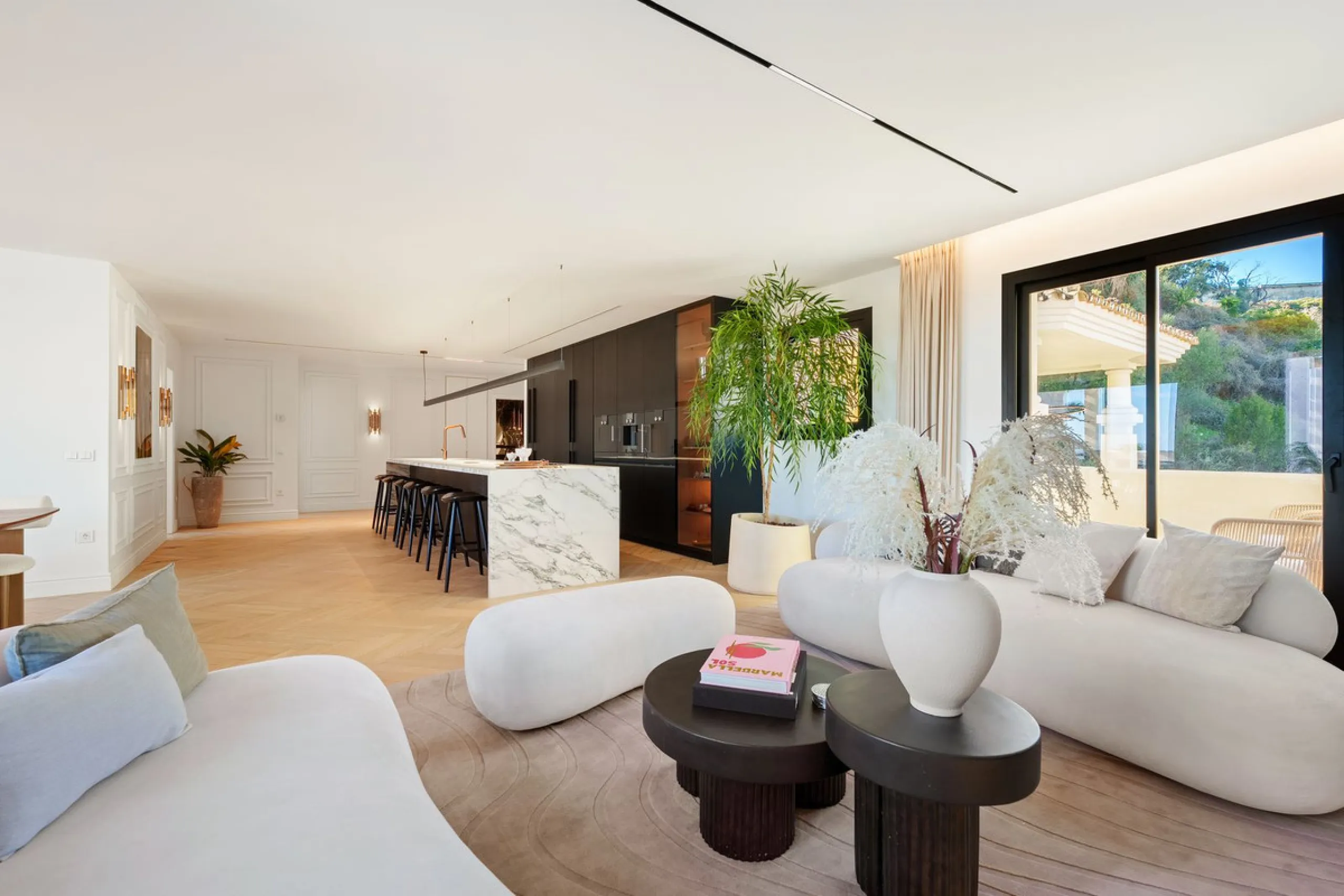 Apartment - Penthouse Duplex в продаже в Marbella, Málaga. В доме 3 спален и 4 ванных комнат. Площадь дома 183 м²