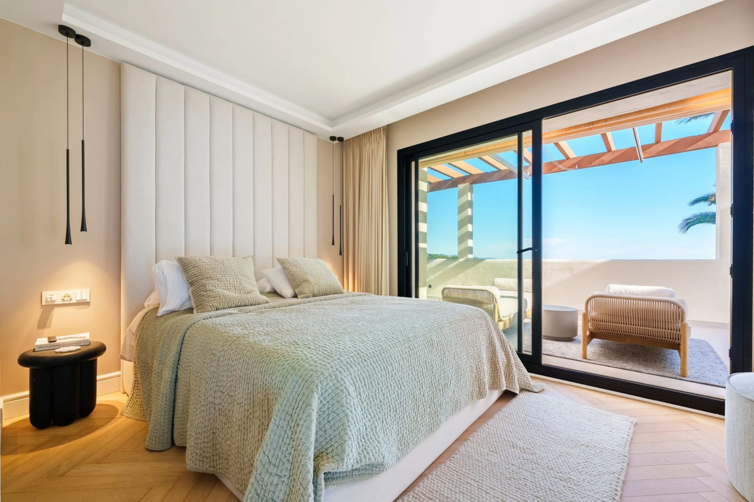 Apartment - Penthouse Duplex в продаже в Marbella, Málaga. В доме 3 спален и 4 ванных комнат. Площадь дома 183 м²