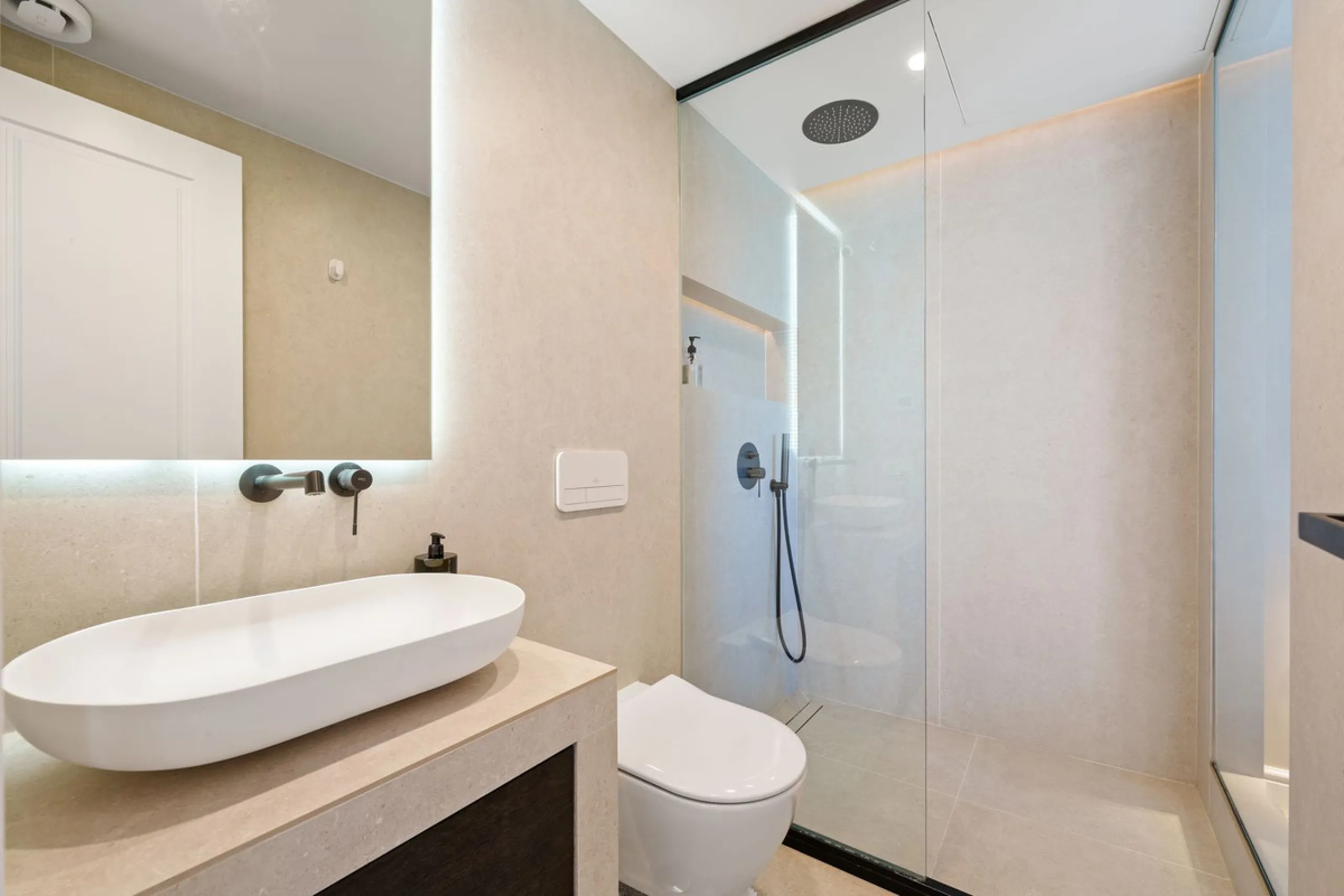 Apartment - Penthouse Duplex в продаже в Marbella, Málaga. В доме 3 спален и 4 ванных комнат. Площадь дома 183 м²