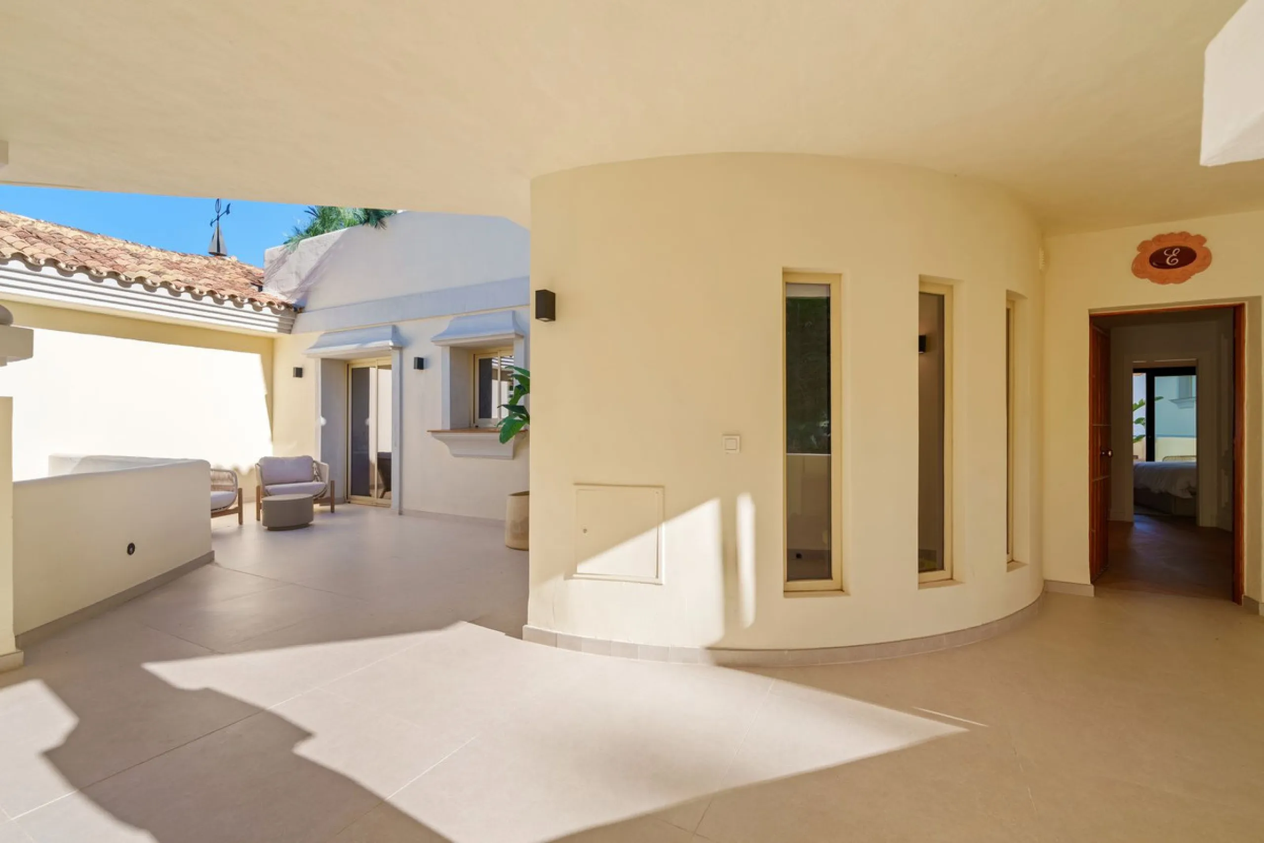 Apartment - Penthouse Duplex в продаже в Marbella, Málaga. В доме 3 спален и 4 ванных комнат. Площадь дома 183 м²