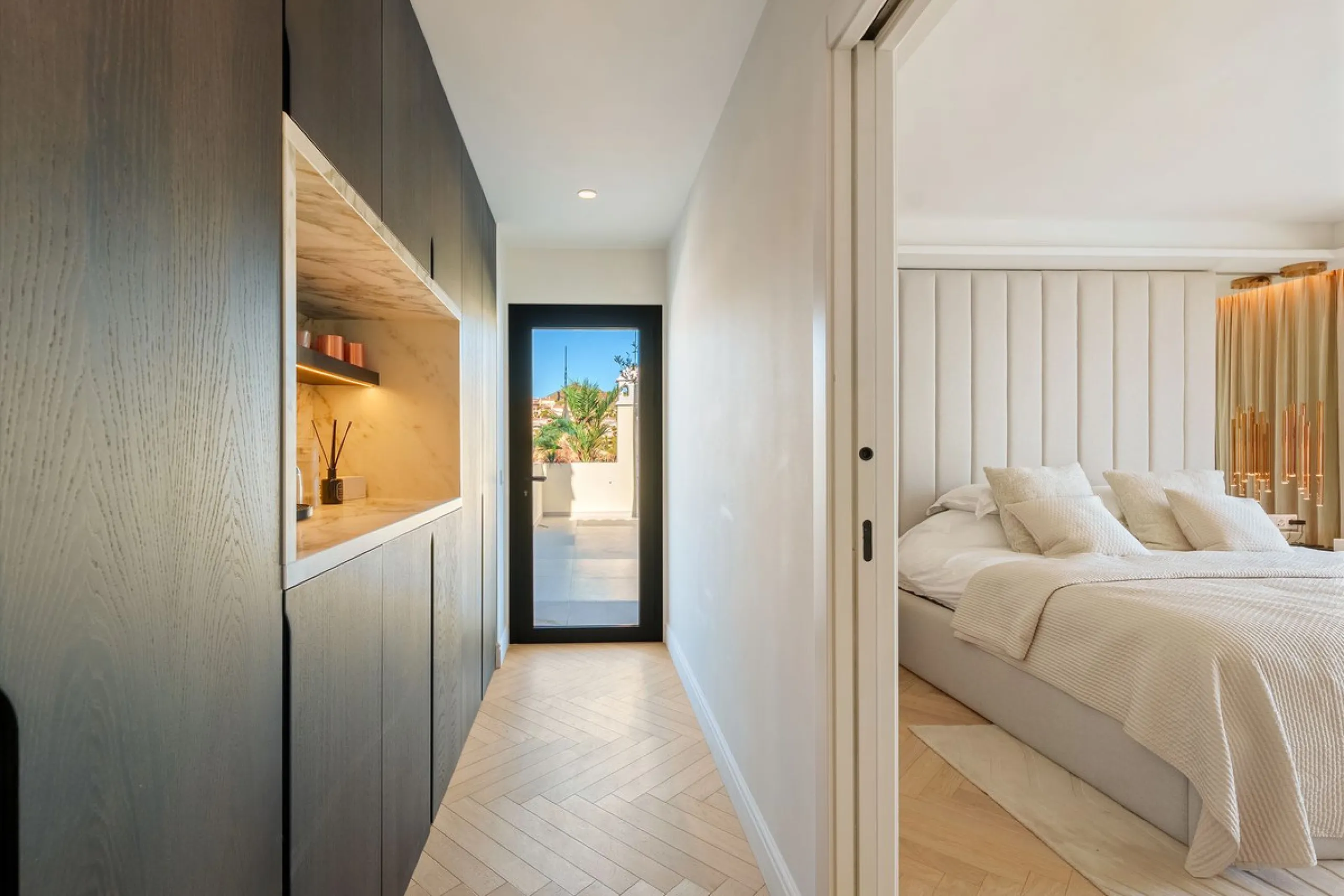 Apartment - Penthouse Duplex в продаже в Marbella, Málaga. В доме 3 спален и 4 ванных комнат. Площадь дома 183 м²