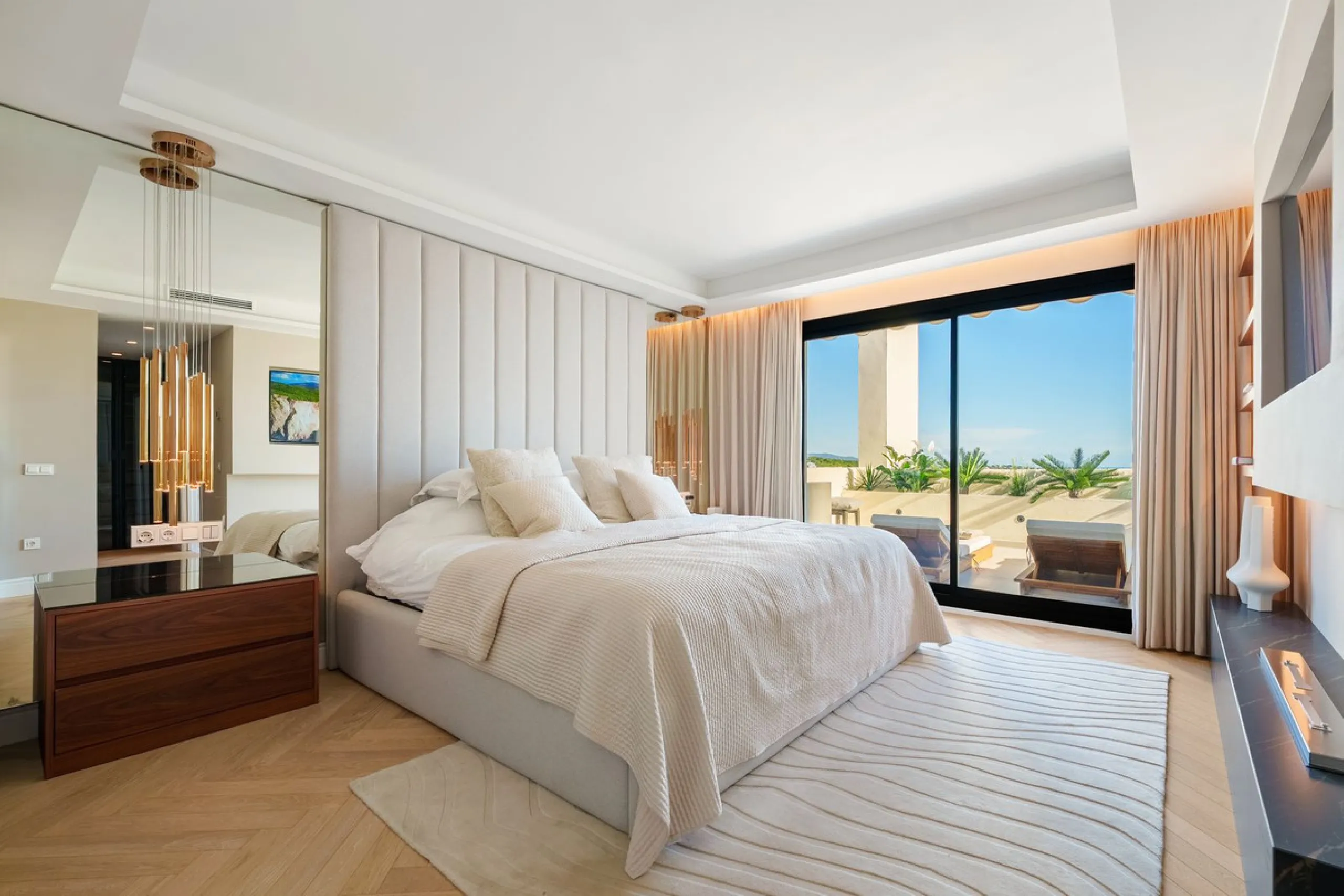 Apartment - Penthouse Duplex в продаже в Marbella, Málaga. В доме 3 спален и 4 ванных комнат. Площадь дома 183 м²