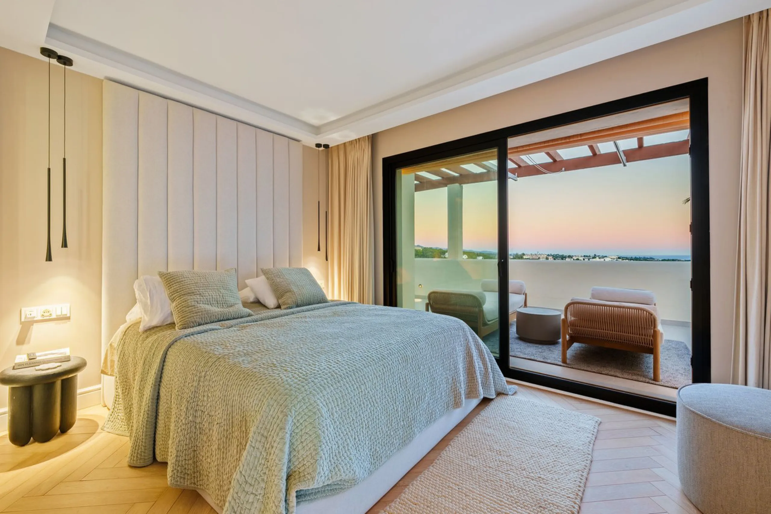 Apartment - Penthouse Duplex в продаже в Marbella, Málaga. В доме 3 спален и 4 ванных комнат. Площадь дома 183 м²