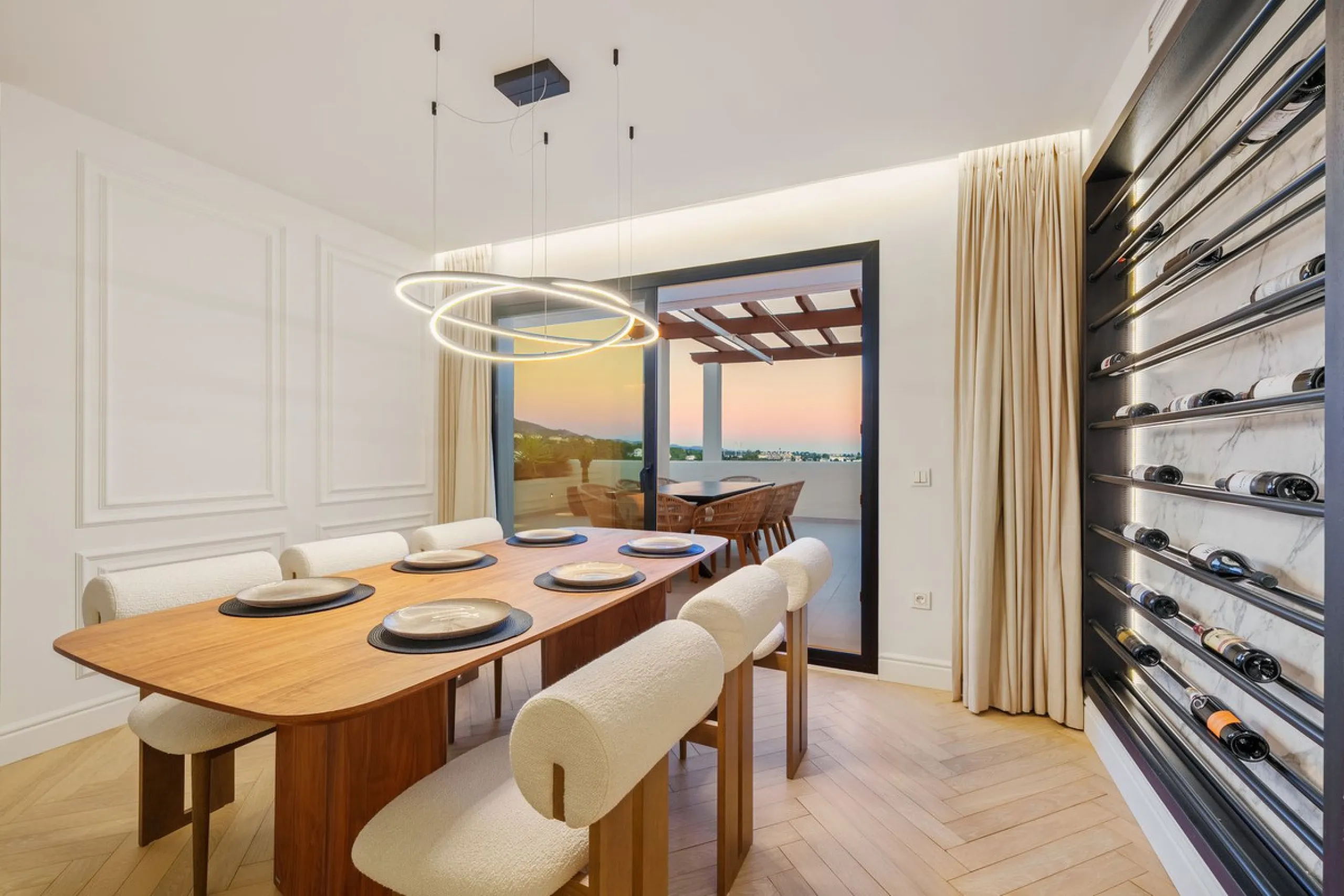 Apartment - Penthouse Duplex в продаже в Marbella, Málaga. В доме 3 спален и 4 ванных комнат. Площадь дома 183 м²