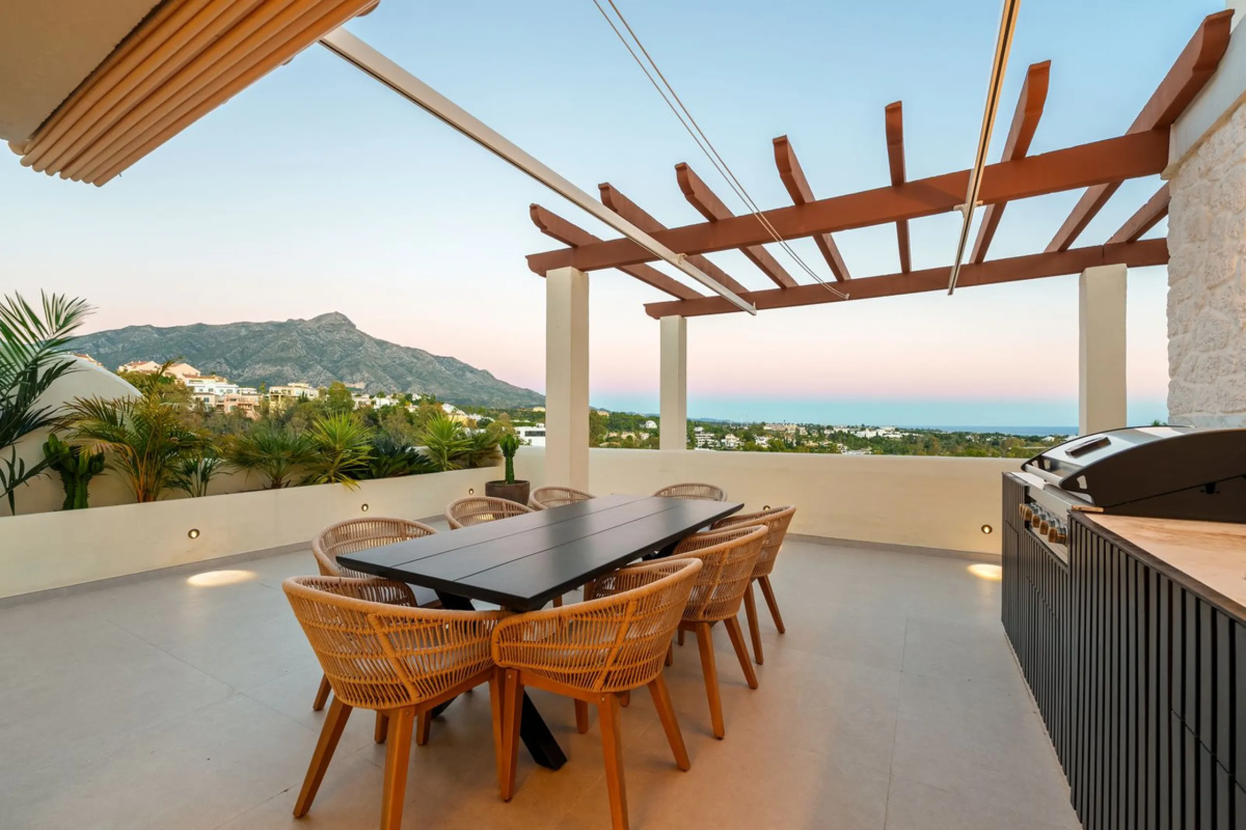 Apartment - Penthouse Duplex в продаже в Marbella, Málaga. В доме 3 спален и 4 ванных комнат. Площадь дома 183 м²