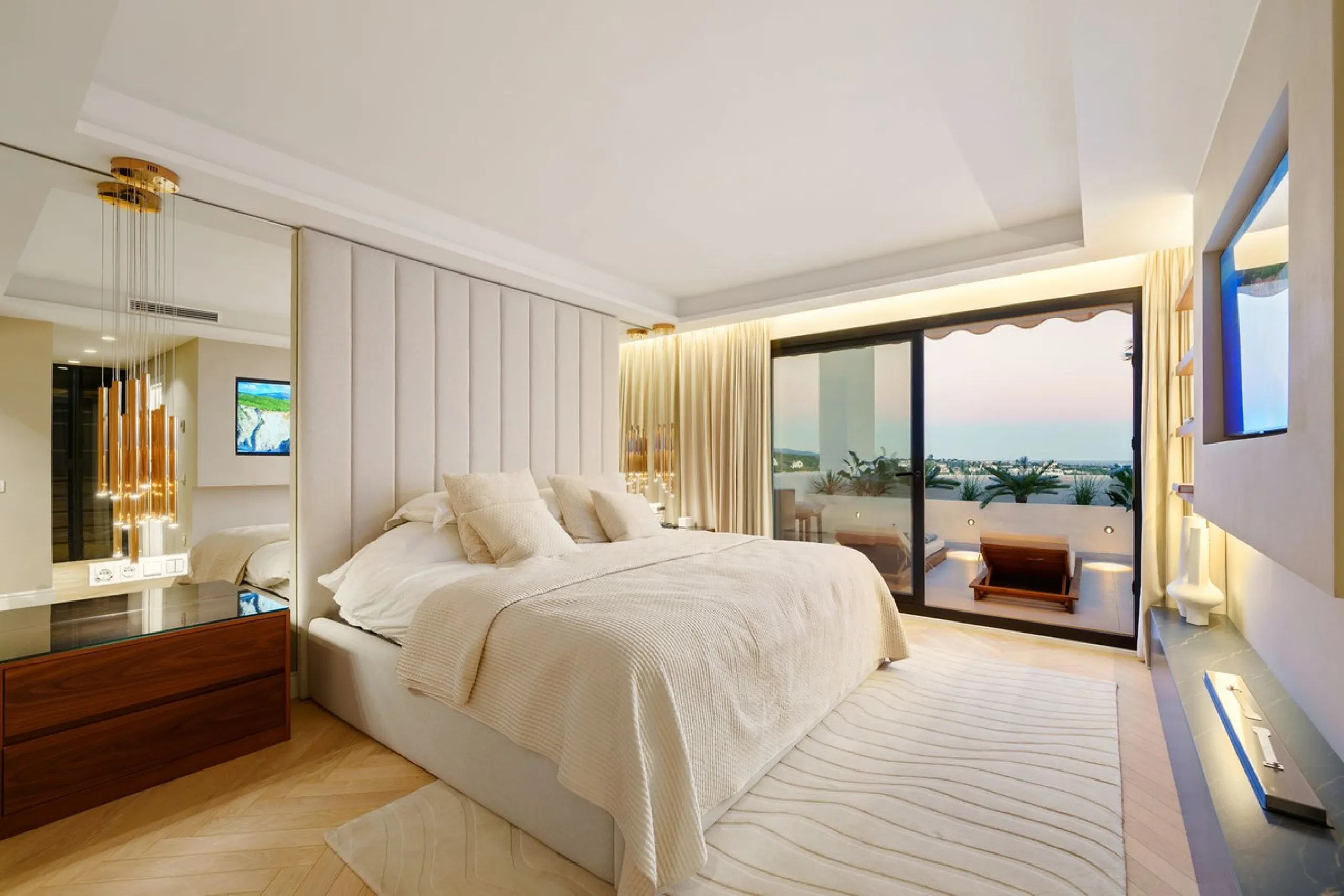 Apartment - Penthouse Duplex в продаже в Marbella, Málaga. В доме 3 спален и 4 ванных комнат. Площадь дома 183 м²