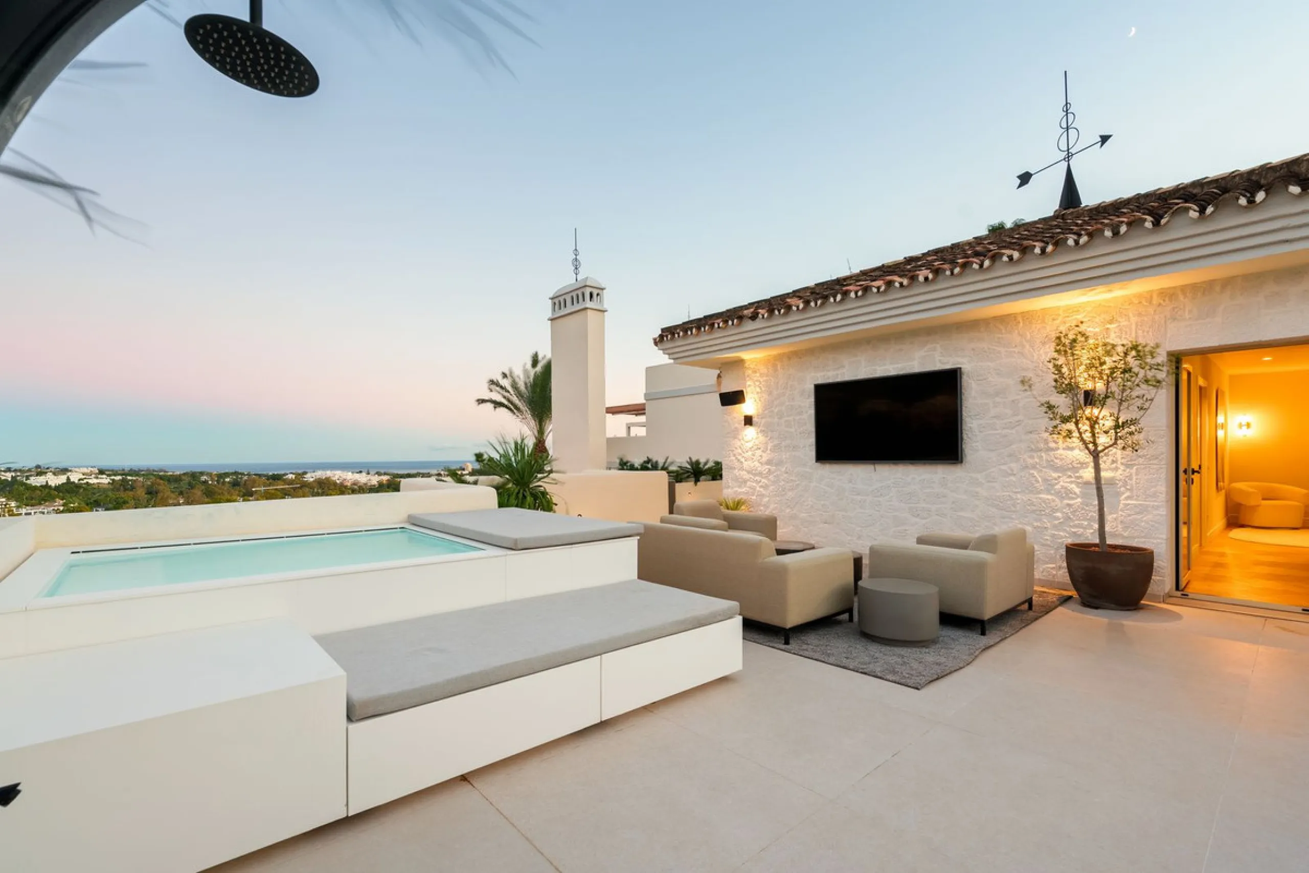 Apartment - Penthouse Duplex в продаже в Marbella, Málaga. В доме 3 спален и 4 ванных комнат. Площадь дома 183 м²